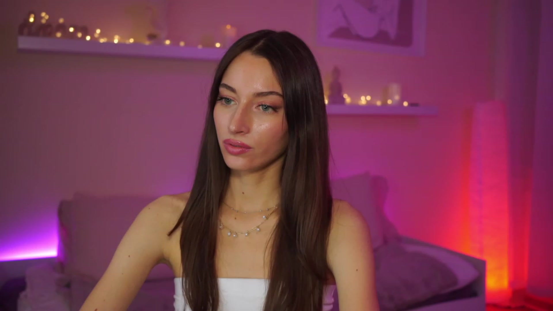 Gallery image thumbnail from Emily_grey69's myfreecams stream on, 02/22/2024, 13:58 image 6 of 20