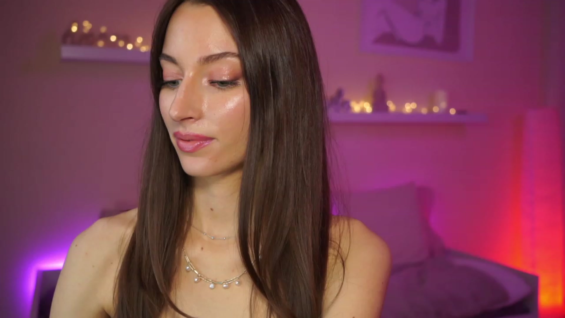 Gallery image thumbnail from Emily_grey69's myfreecams stream on, 02/22/2024, 13:58 image 14 of 20