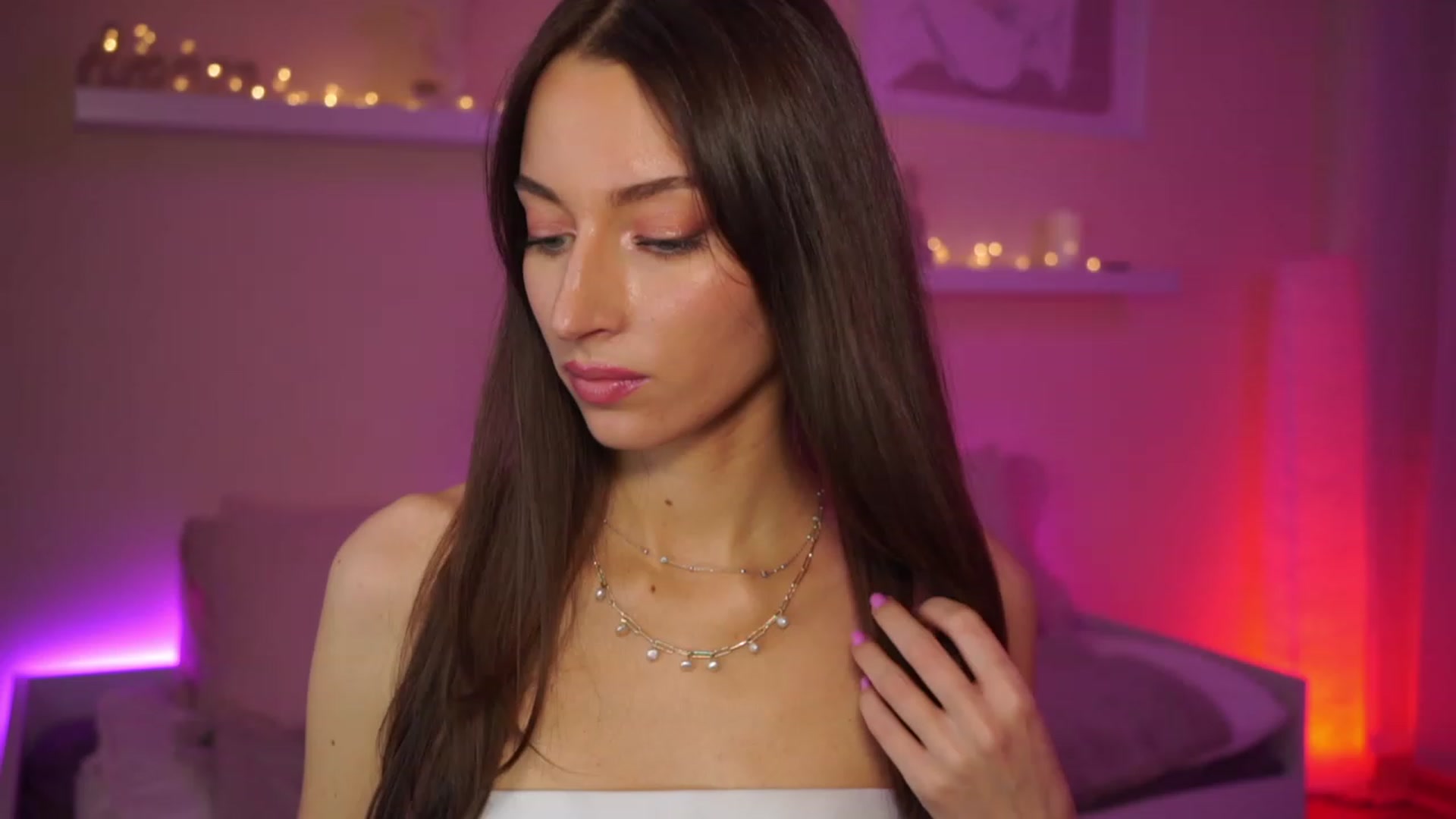 Gallery image thumbnail from Emily_grey69's myfreecams stream on, 02/22/2024, 13:58 image 4 of 20