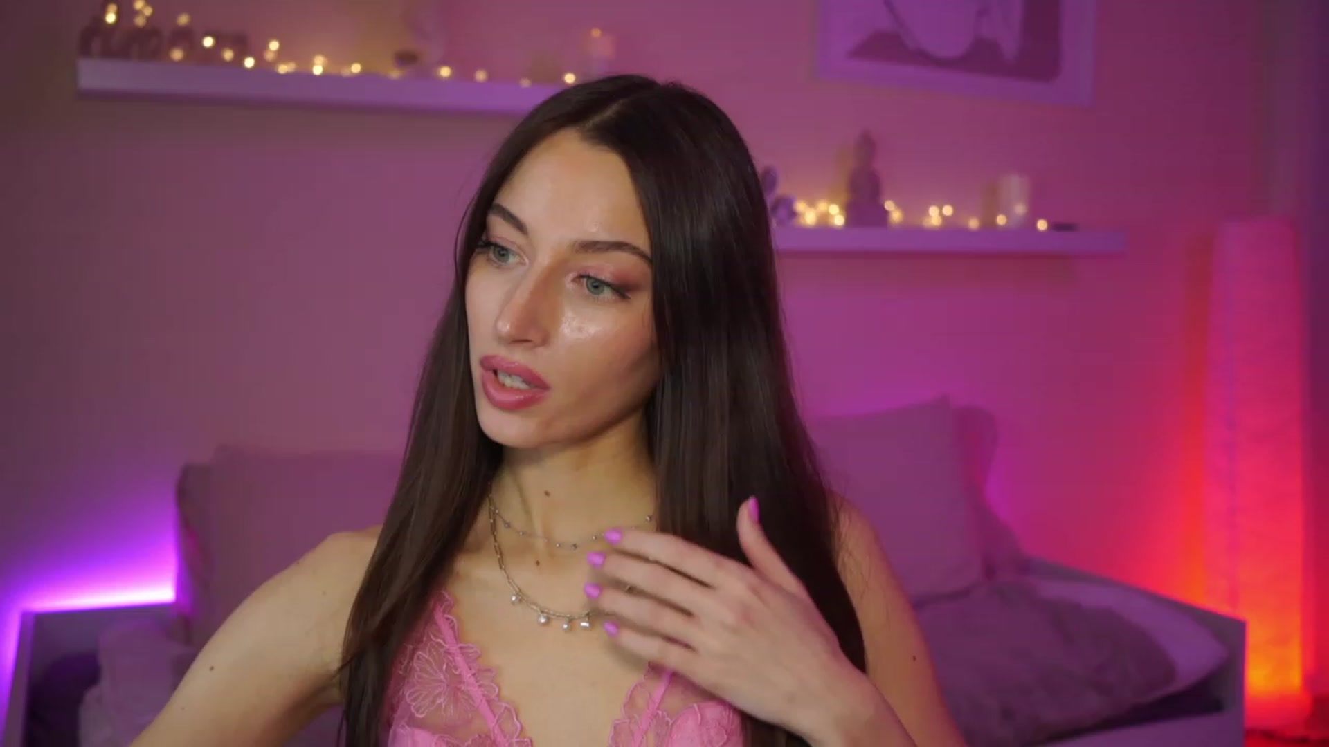 Gallery image thumbnail from Emily_grey69's myfreecams stream on, 02/22/2024, 16:32 image 7 of 20