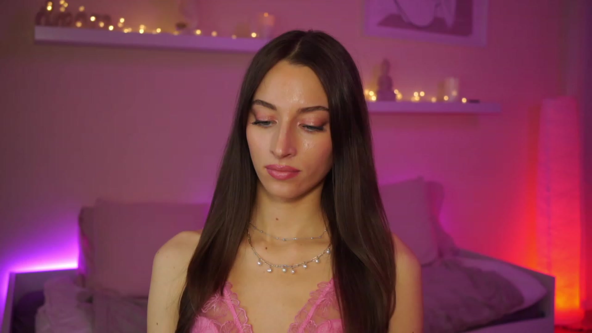 Gallery image thumbnail from Emily_grey69's myfreecams stream on, 02/22/2024, 16:32 image 11 of 20