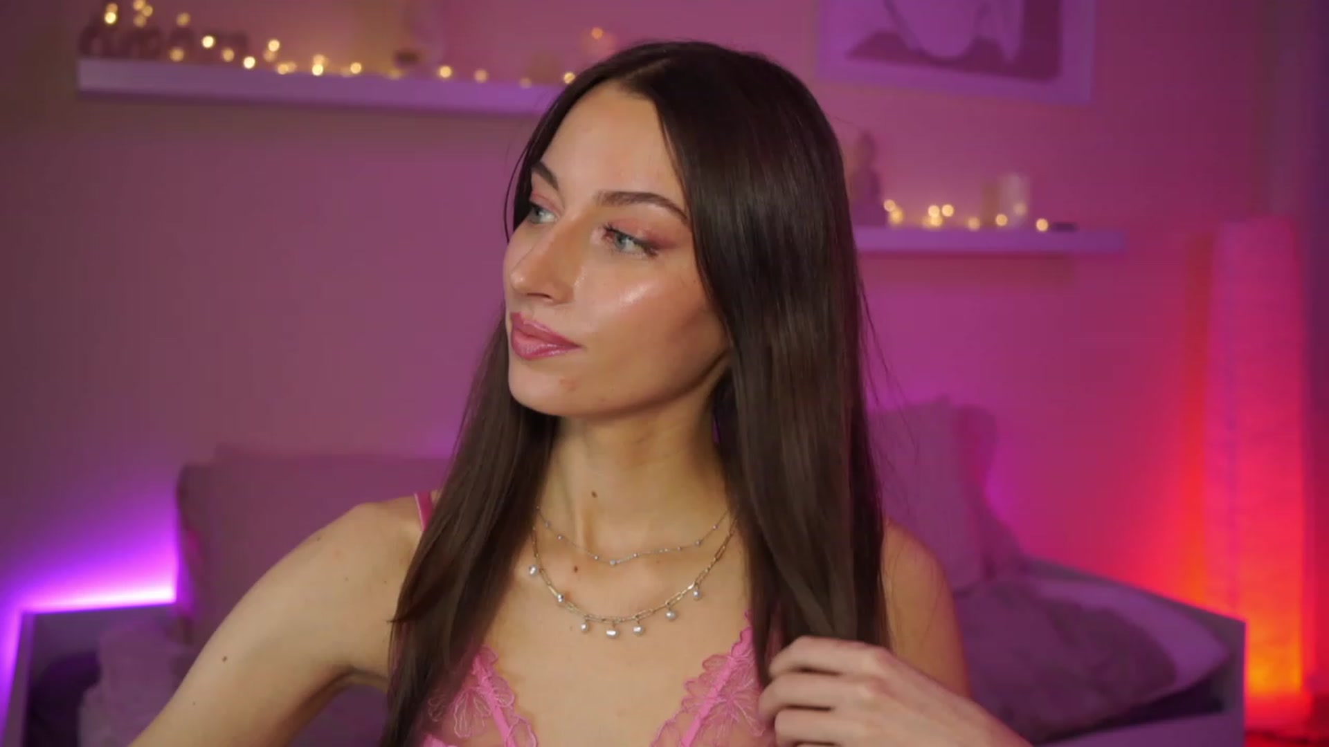 Gallery image thumbnail from Emily_grey69's myfreecams stream on, 02/22/2024, 16:32 image 3 of 20