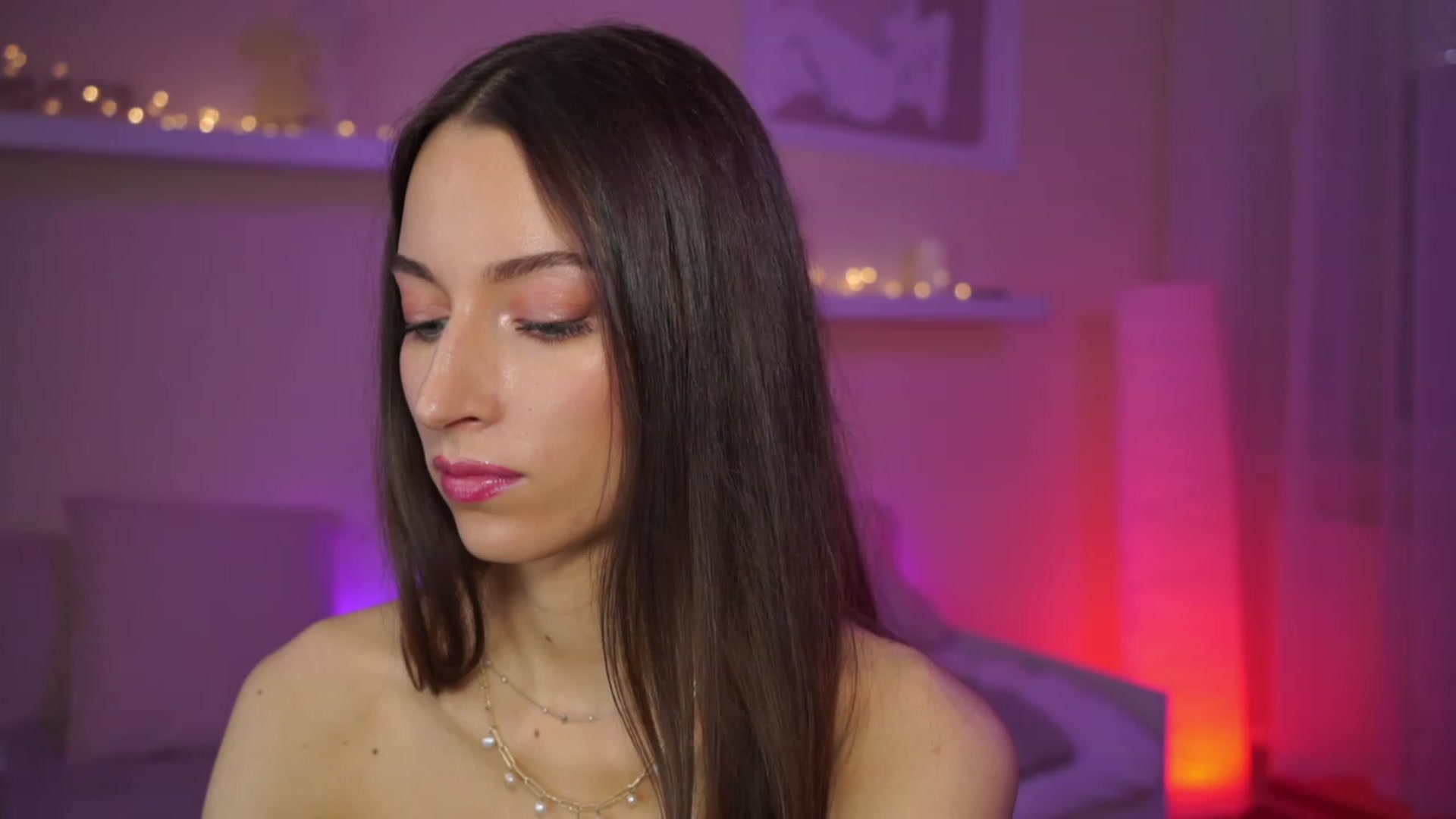 Gallery image thumbnail from Emily_grey69's myfreecams stream on, 02/27/2024, 12:40 image 7 of 20