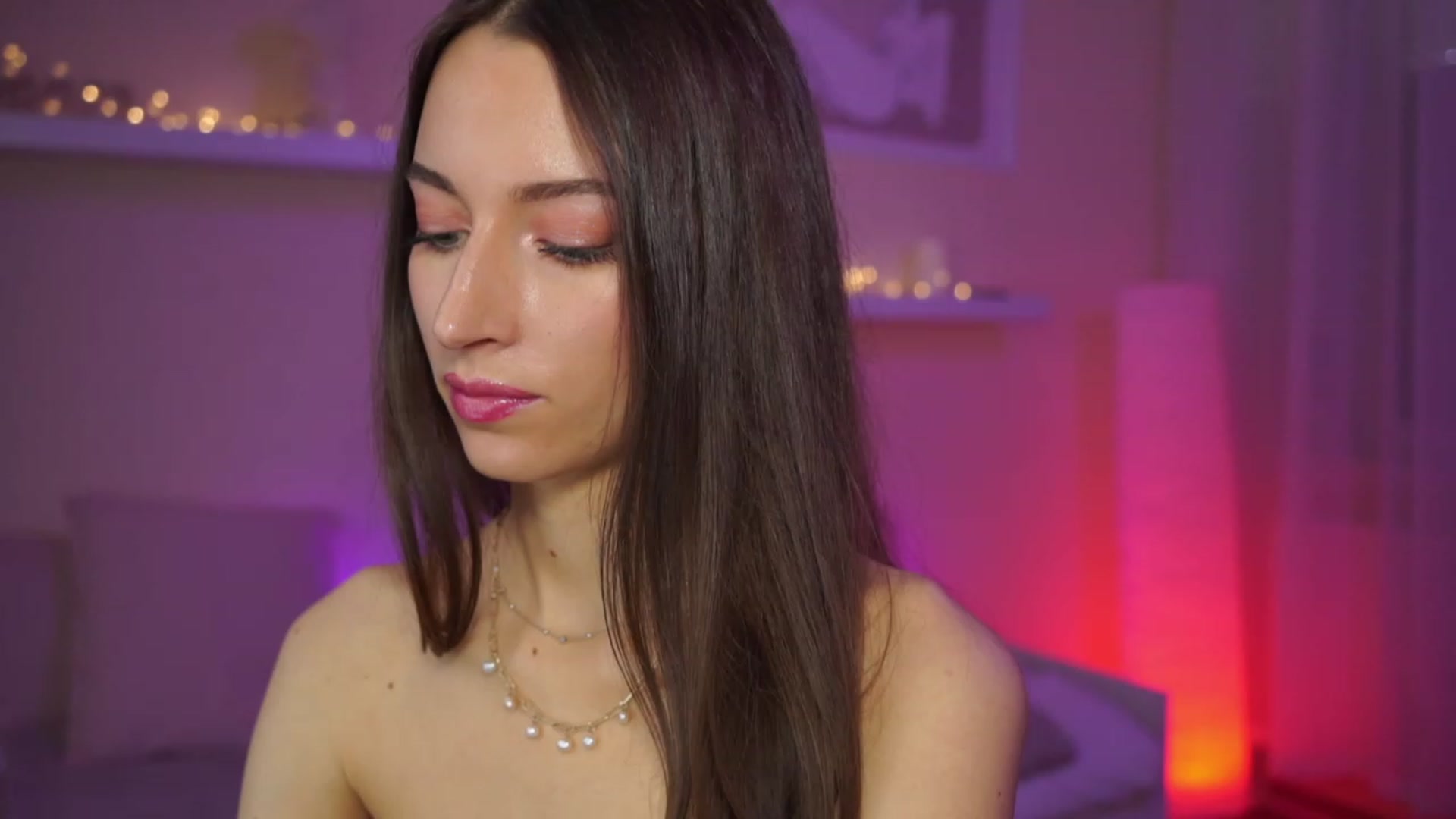Gallery image thumbnail from Emily_grey69's myfreecams stream on, 02/27/2024, 12:40 image 8 of 20