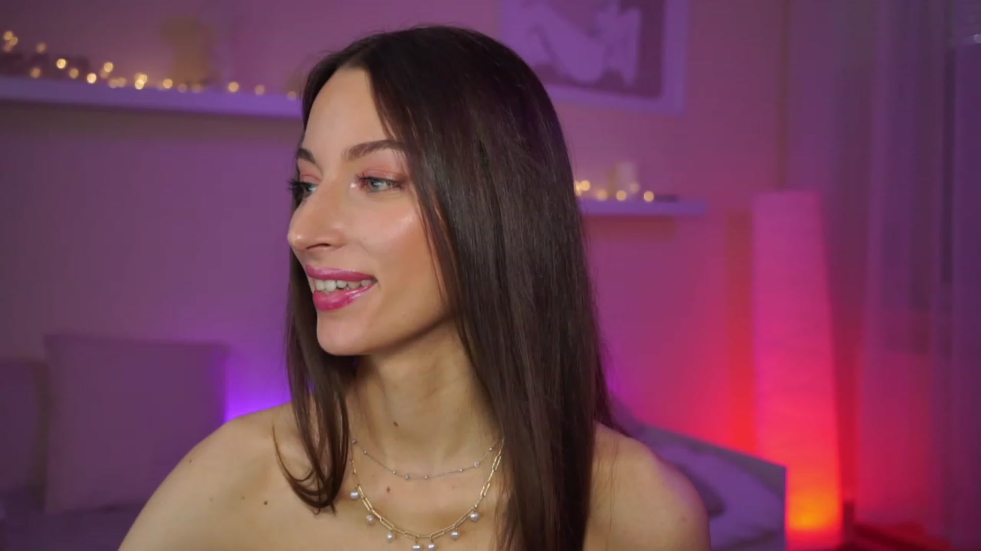 Gallery image thumbnail from Emily_grey69's myfreecams stream on, 02/27/2024, 12:40 image 9 of 20