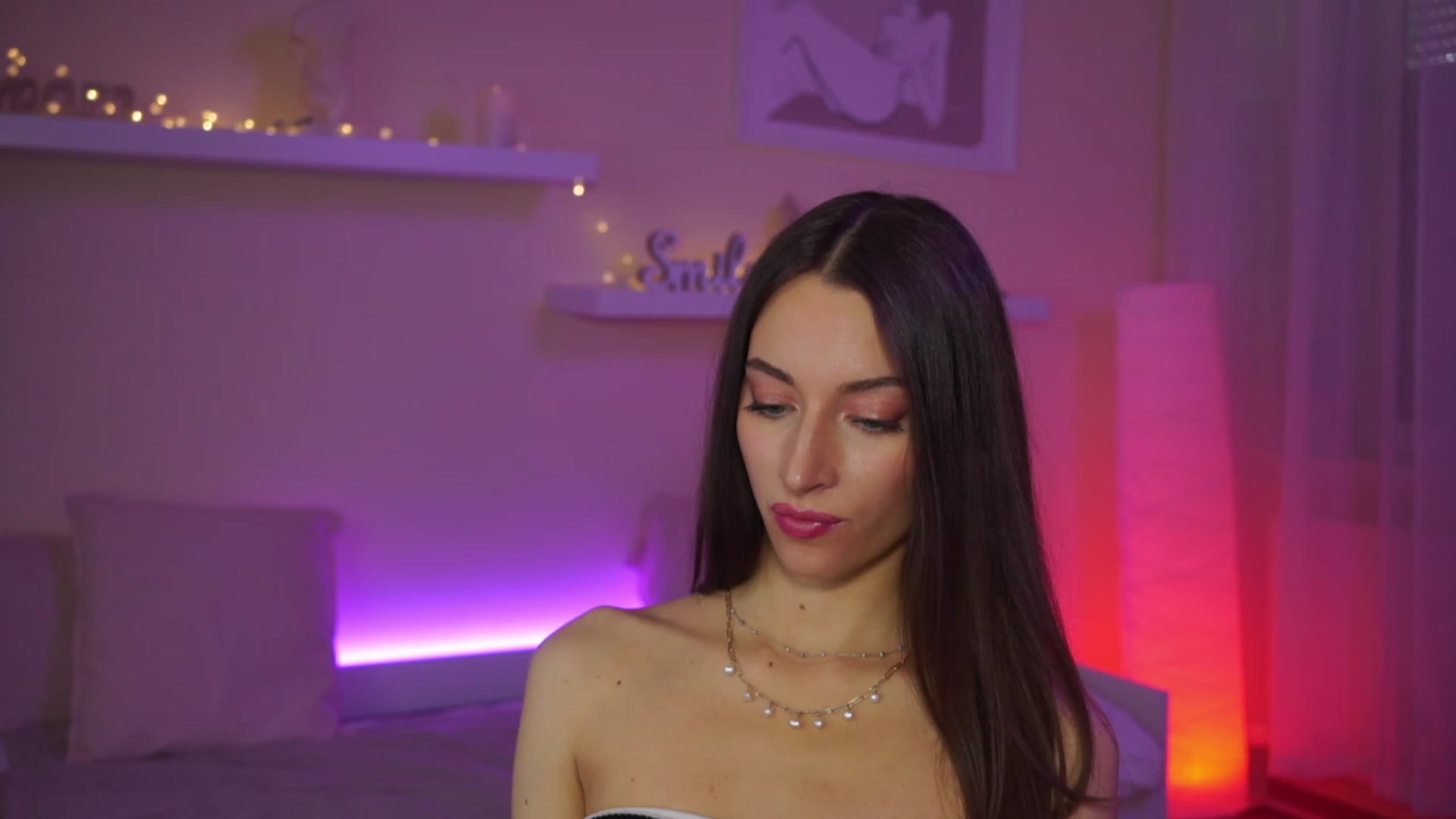 Gallery image thumbnail from Emily_grey69's myfreecams stream on, 02/27/2024, 12:40 image 3 of 20