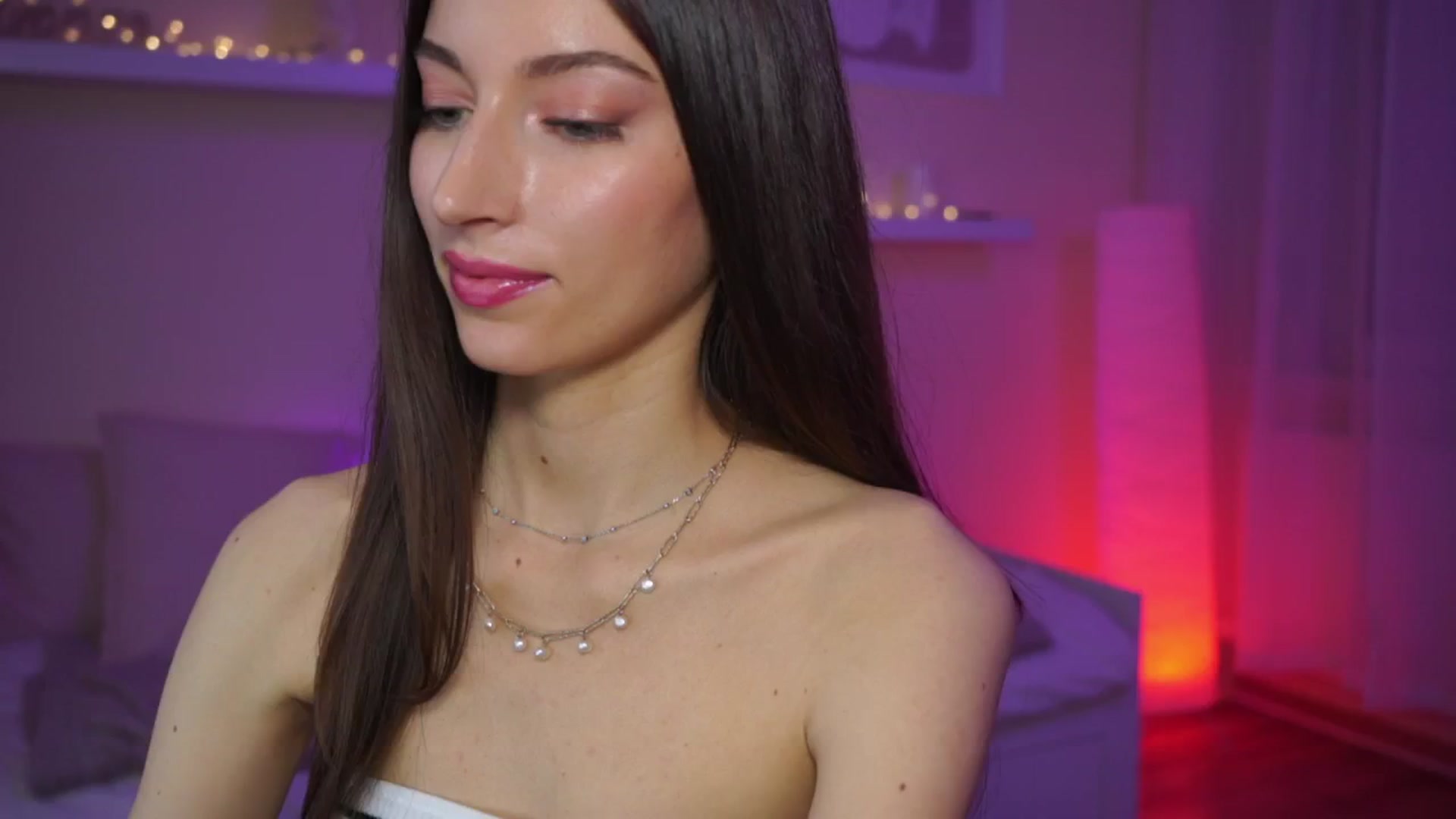 Gallery image thumbnail from Emily_grey69's myfreecams stream on, 02/27/2024, 15:53 image 9 of 20