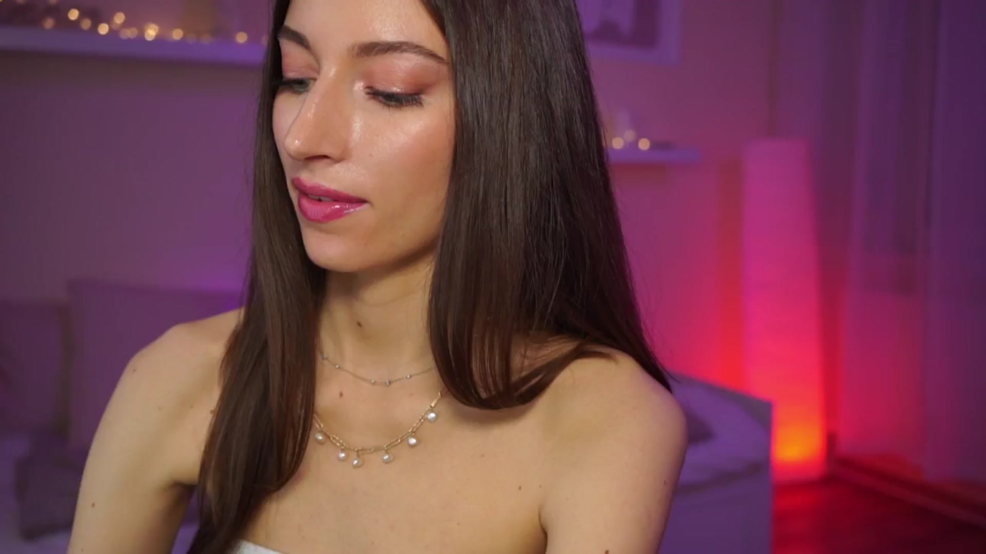 Gallery image thumbnail from Emily_grey69's myfreecams stream on, 02/27/2024, 15:53 image 7 of 20
