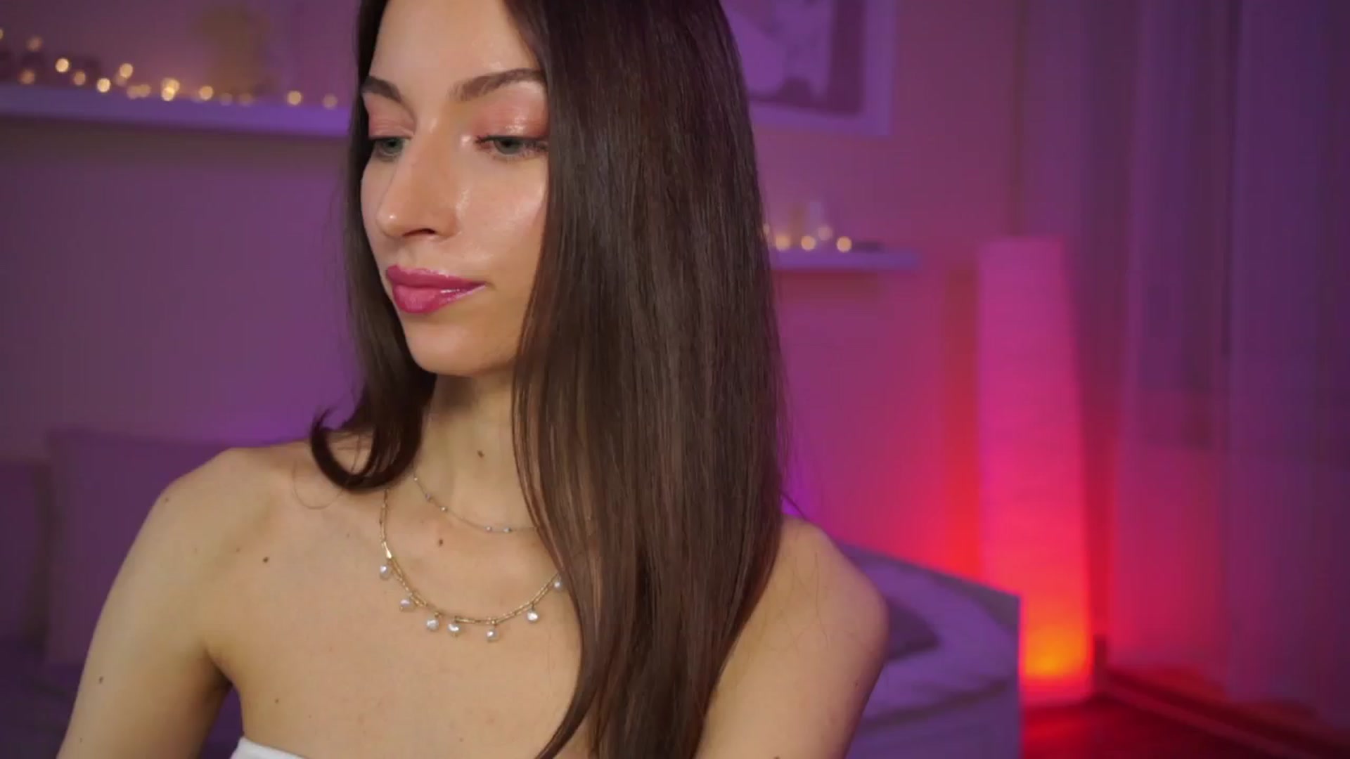 Gallery image thumbnail from Emily_grey69's myfreecams stream on, 02/27/2024, 15:53 image 19 of 20
