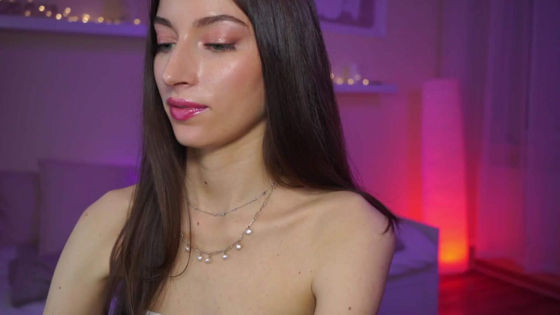 Gallery image thumbnail from Emily_grey69's myfreecams stream on, 02/27/2024, 15:53 image 2 of 20