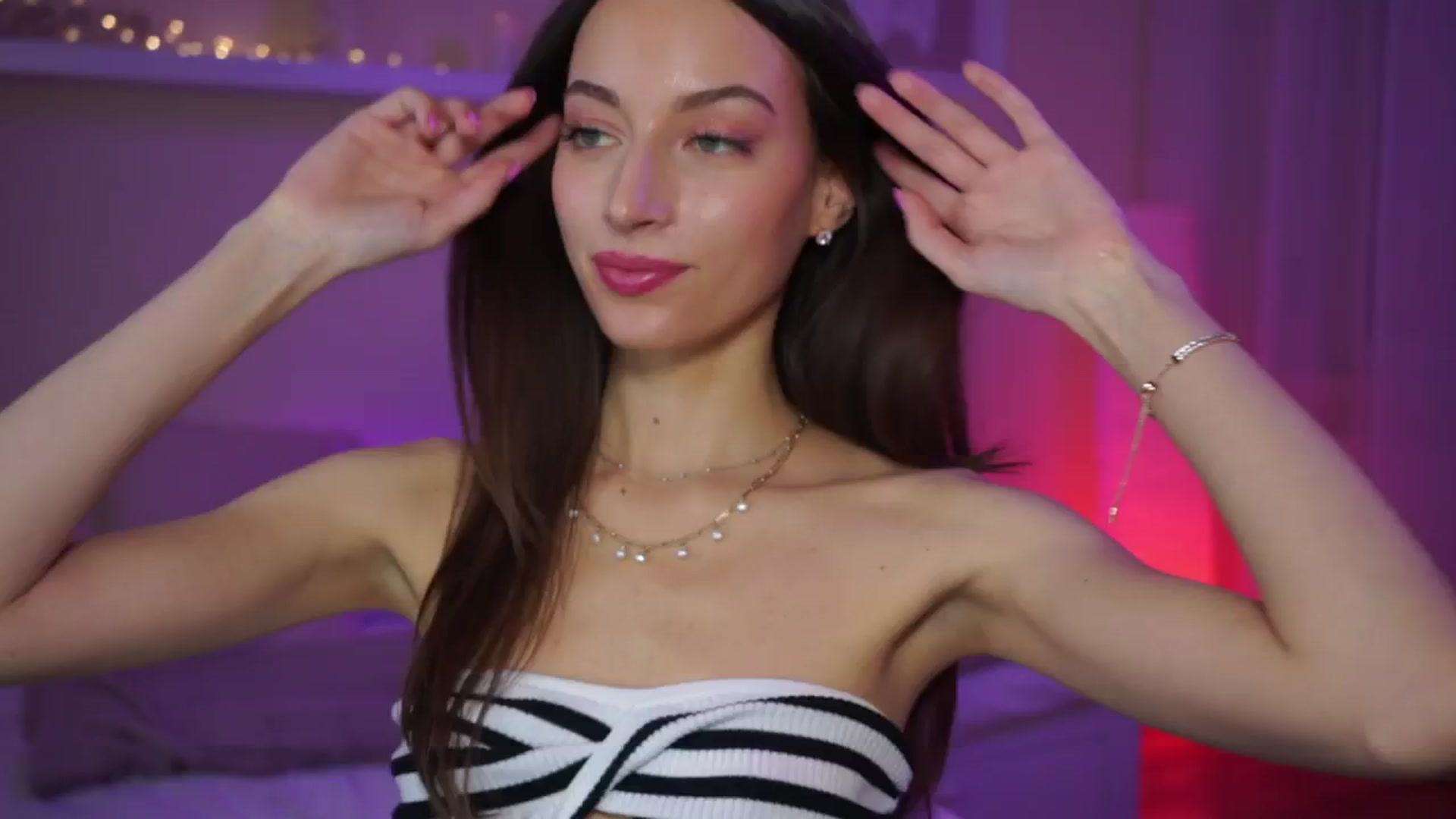 Gallery image thumbnail from Emily_grey69's myfreecams stream on, 02/27/2024, 15:53 image 6 of 20