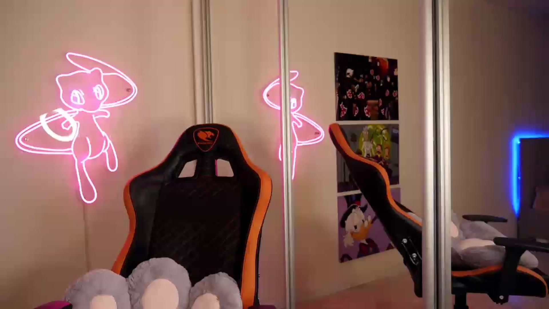 Gallery image thumbnail from Emily_hillll's myfreecams stream on, 11/25/2022, 22:31 image 7 of 20
