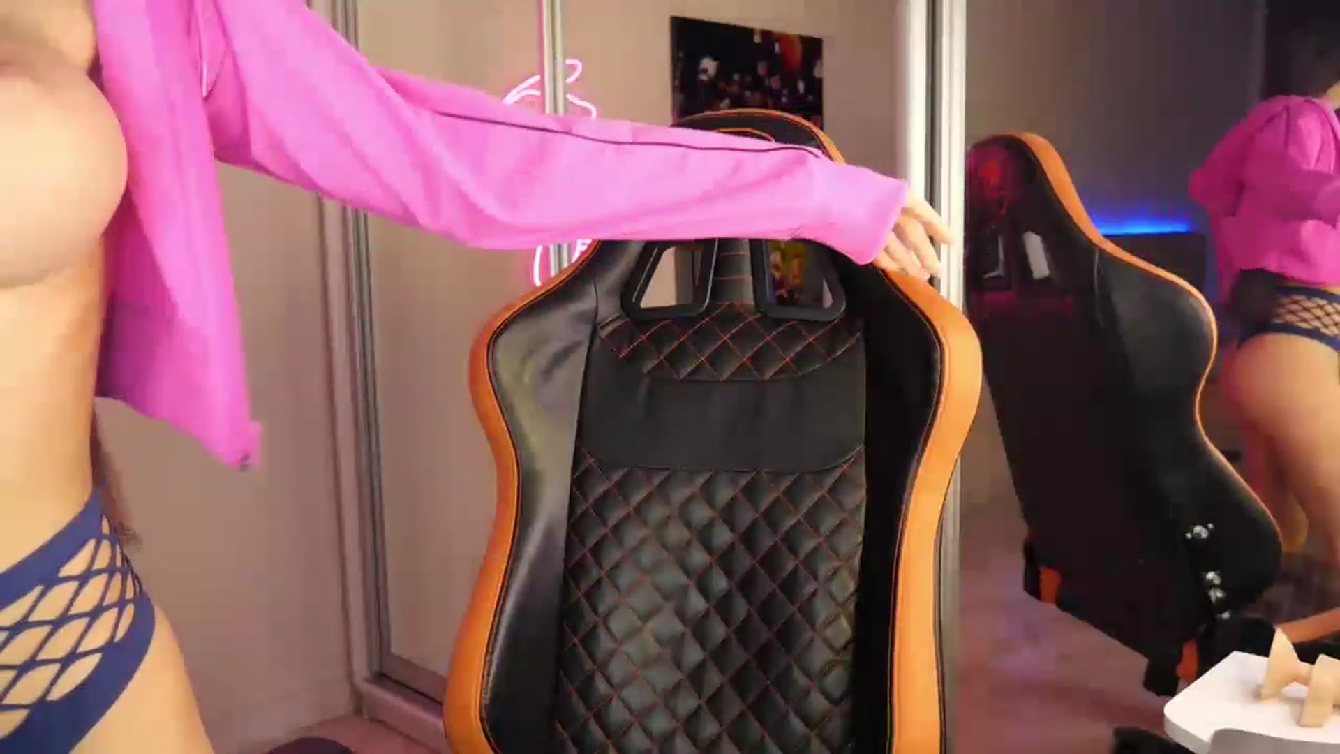 Gallery image thumbnail from Emily_hillll's myfreecams stream on, 11/29/2022, 04:07 image 11 of 20