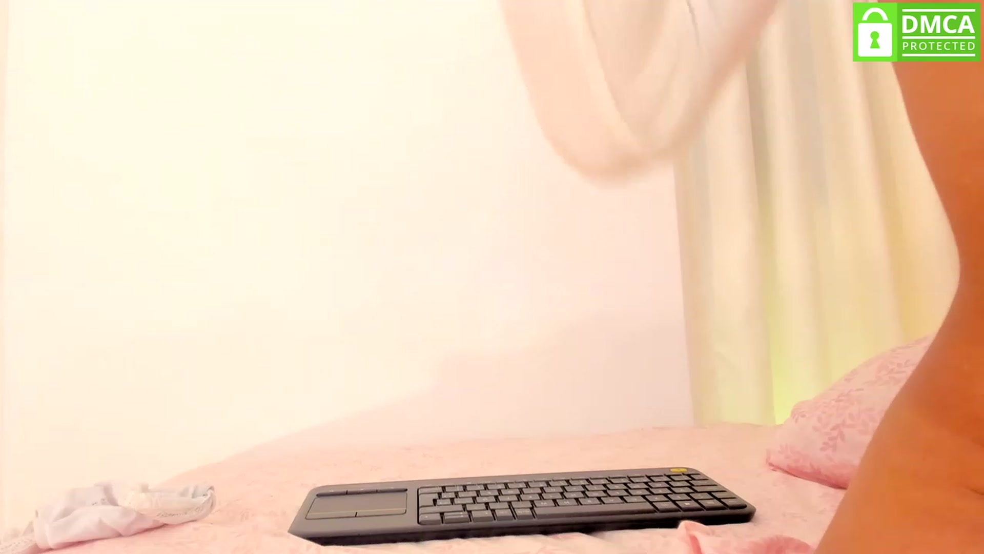 Gallery image thumbnail from Emily_kim's myfreecams stream on, 03/26/2023, 06:17 image 12 of 20