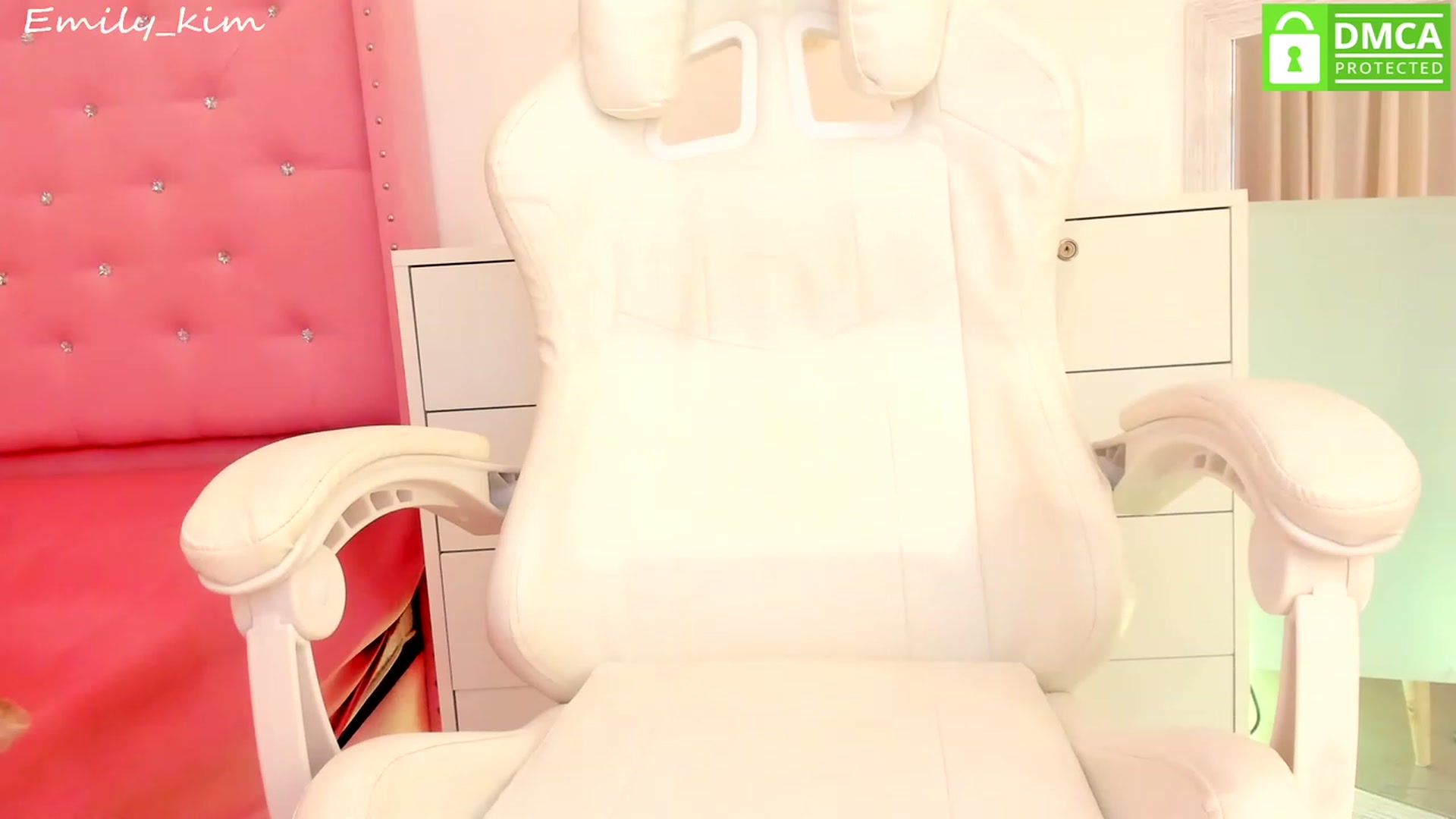 Gallery image thumbnail from Emily_kim's myfreecams stream on, 04/14/2023, 09:48 image 11 of 20