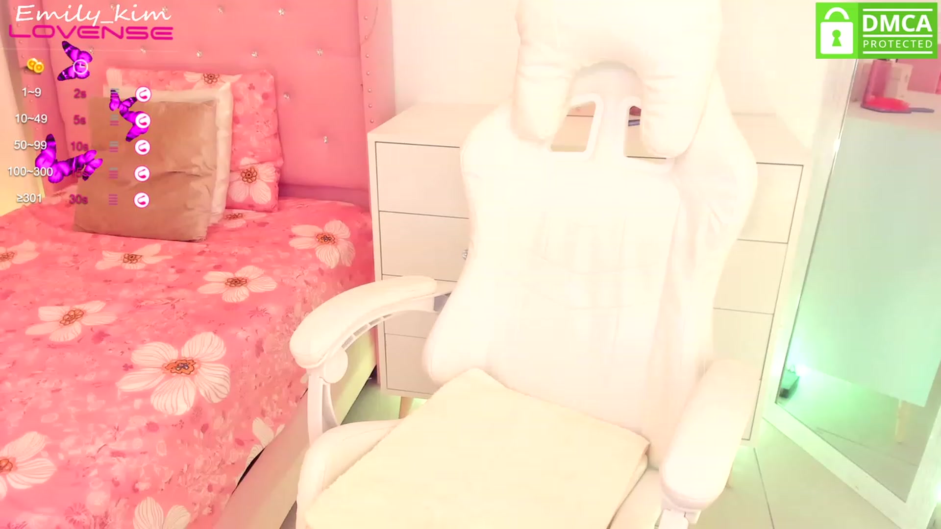 Gallery image thumbnail from Emily_kim's myfreecams stream on, 04/23/2023, 24:27 image 15 of 20