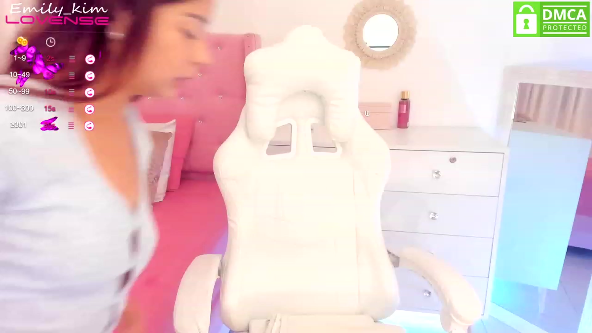 Gallery image thumbnail from Emily_kim's myfreecams stream on, 04/27/2023, 01:36 image 4 of 20