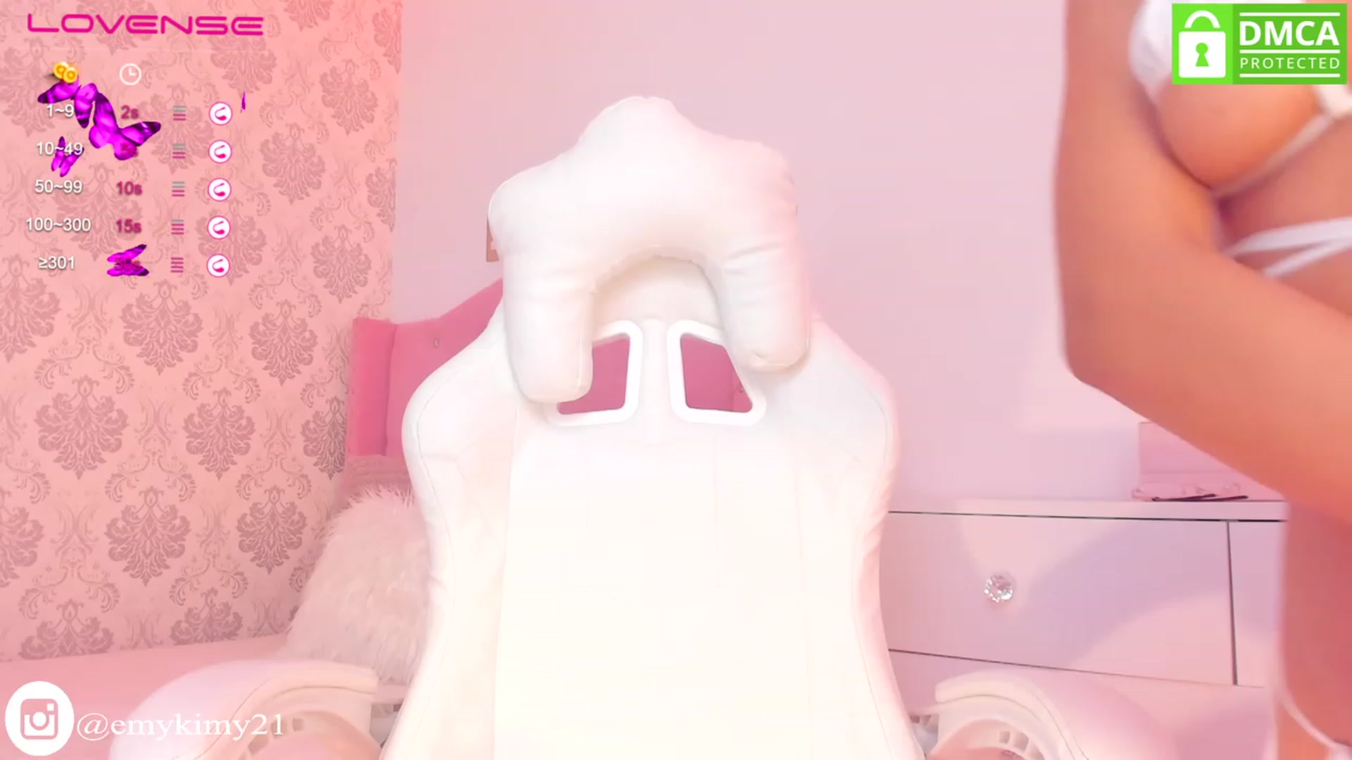 Gallery image thumbnail from Emily_kim's myfreecams stream on, 07/26/2023, 06:09 image 6 of 20