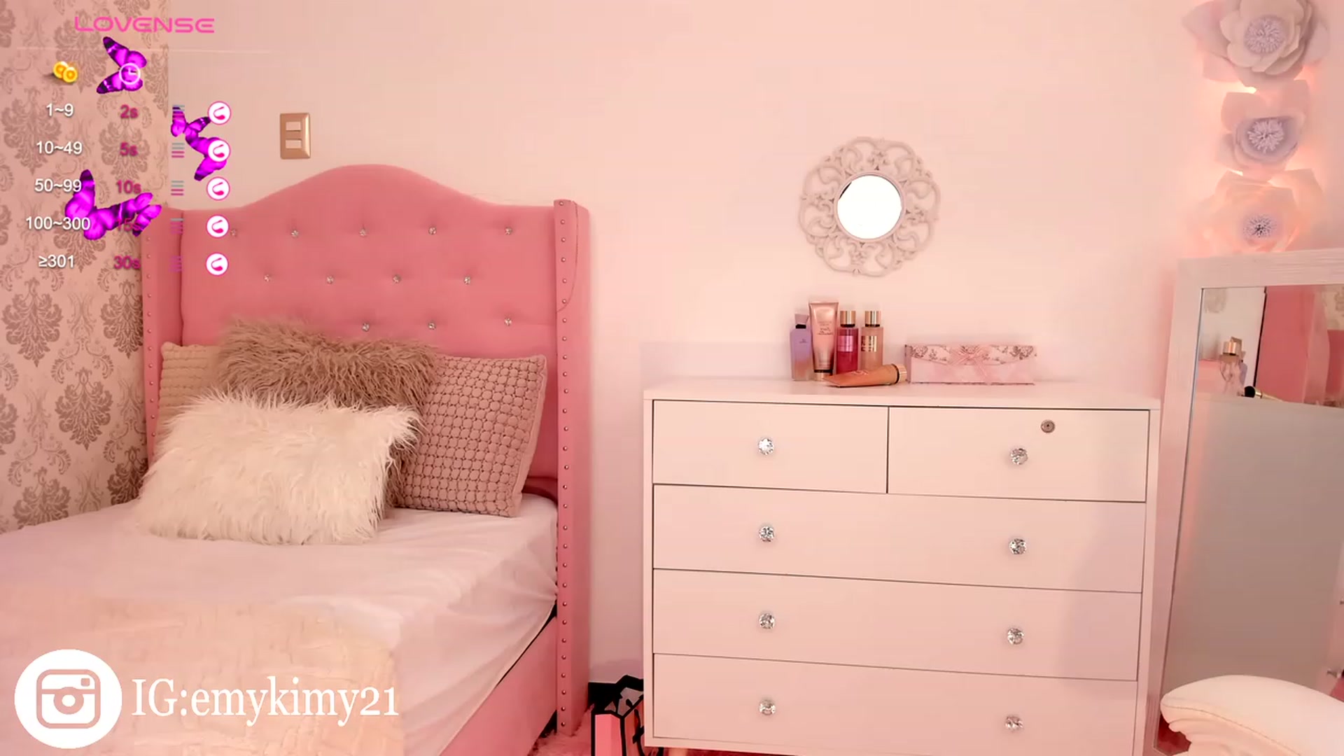 Gallery image thumbnail from Emily_kim's myfreecams stream on, 09/10/2023, 04:24 image 3 of 20