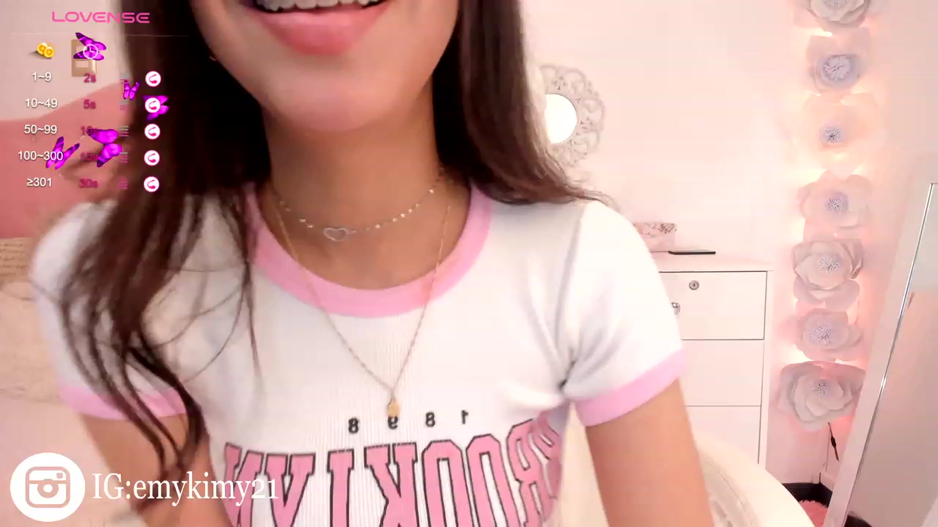 Gallery image thumbnail from Emily_kim's myfreecams stream on, 09/13/2023, 04:31 image 4 of 20