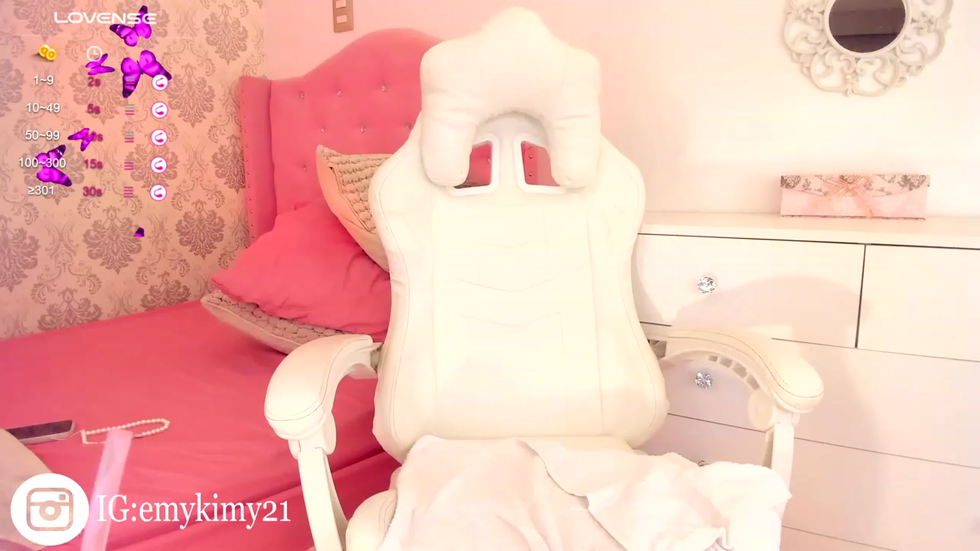 Gallery image thumbnail from Emily_kim's myfreecams stream on, 10/07/2023, 08:33 image 4 of 20