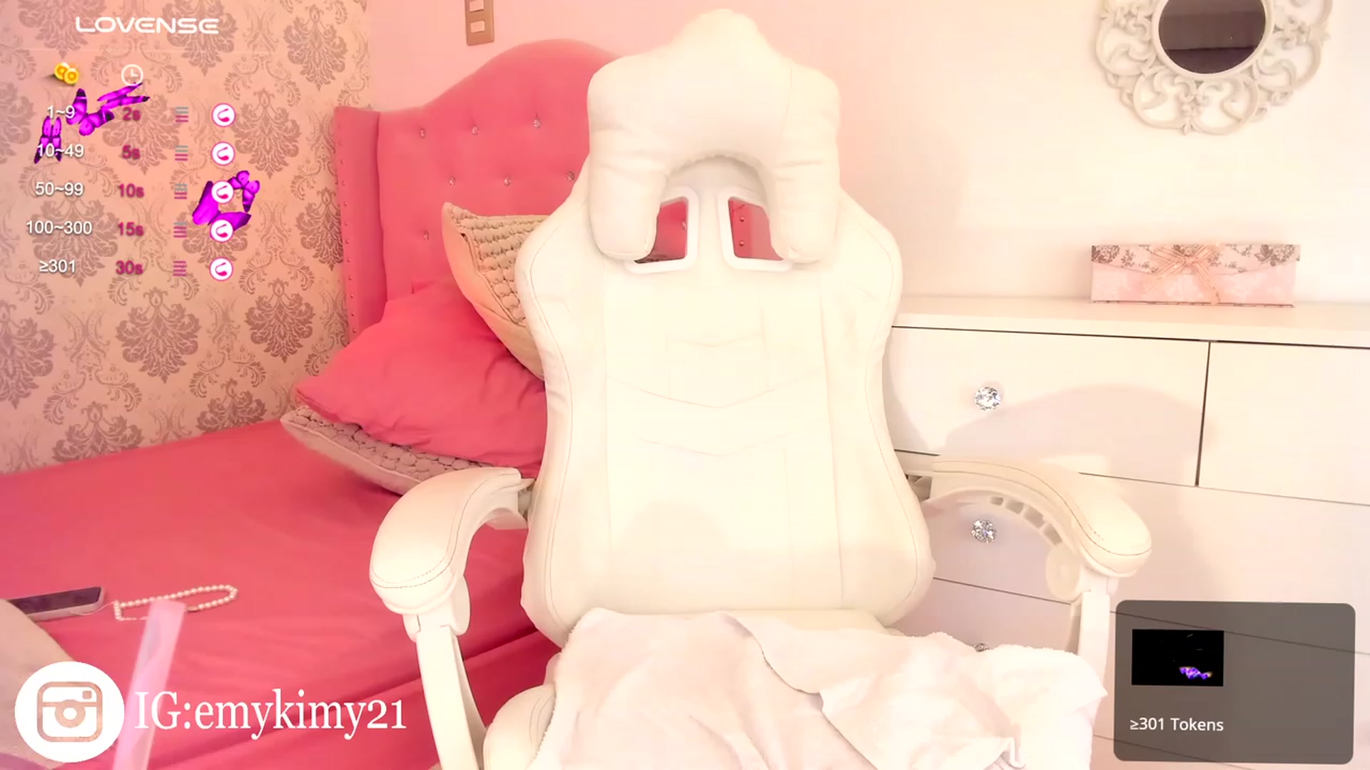 Gallery image thumbnail from Emily_kim's myfreecams stream on, 10/07/2023, 08:33 image 5 of 20