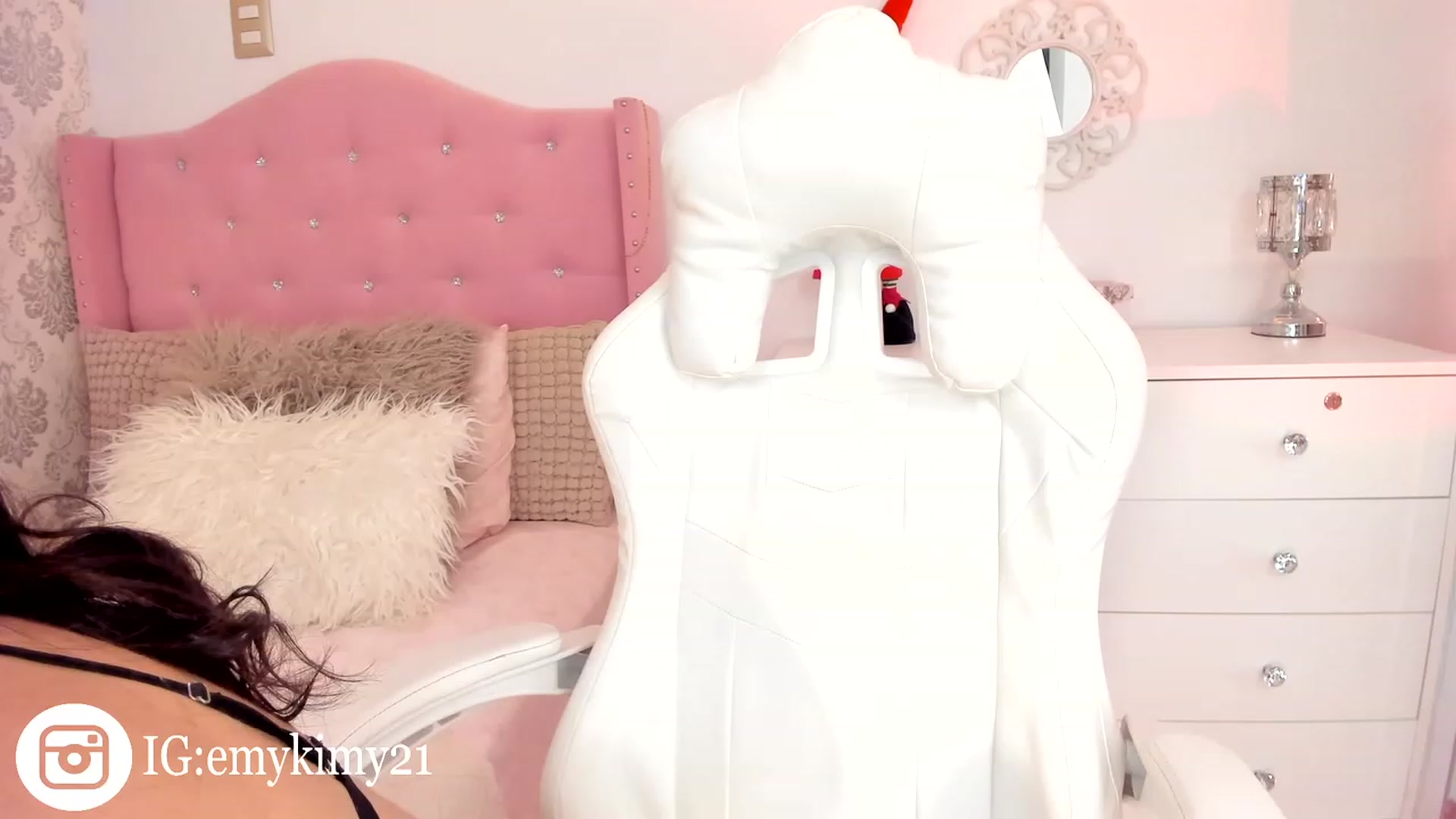 Gallery image thumbnail from Emily_kim's myfreecams stream on, 11/22/2023, 04:27 image 4 of 20