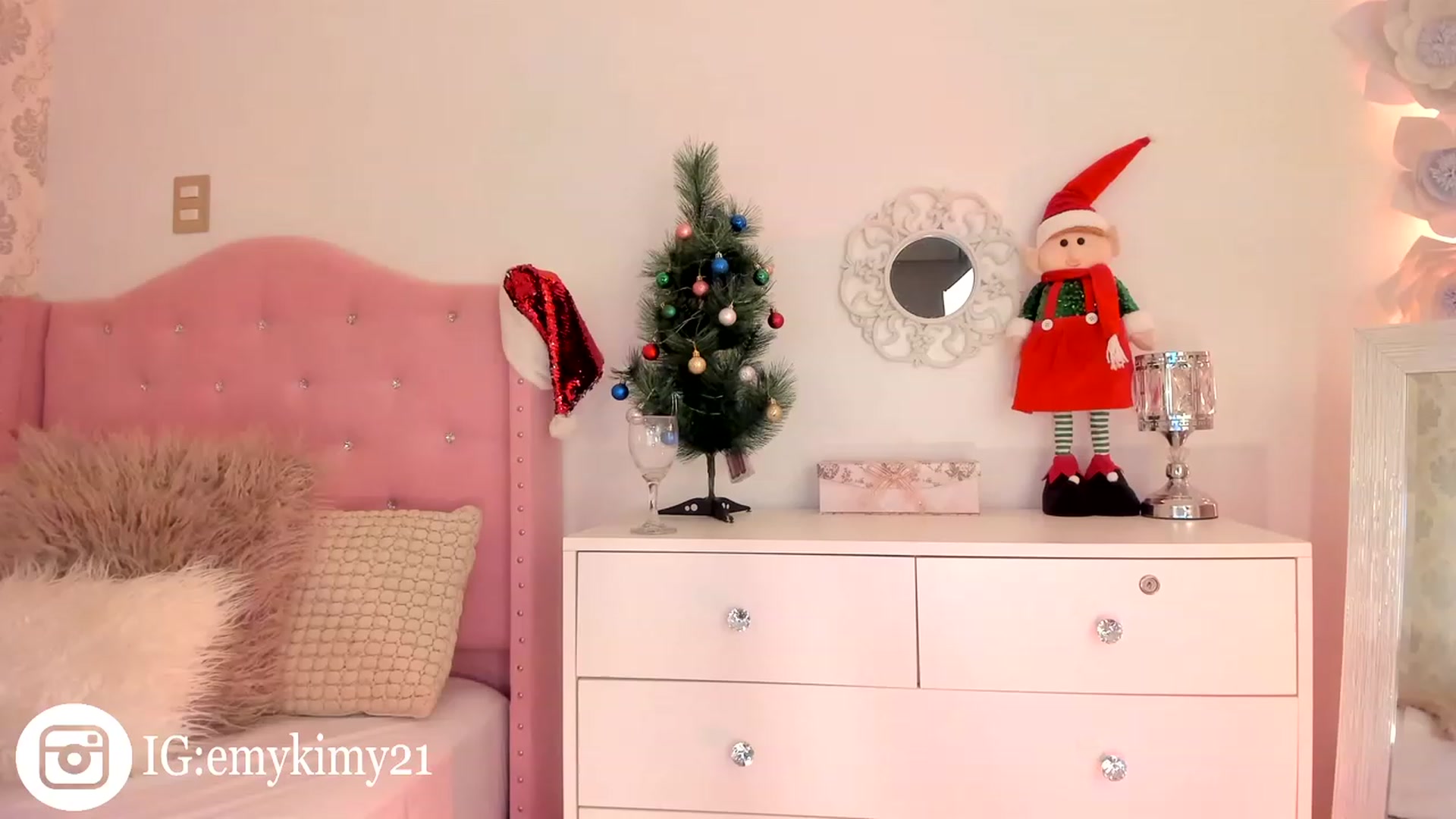 Gallery image thumbnail from Emily_kim's myfreecams stream on, 12/16/2023, 02:58 image 10 of 20