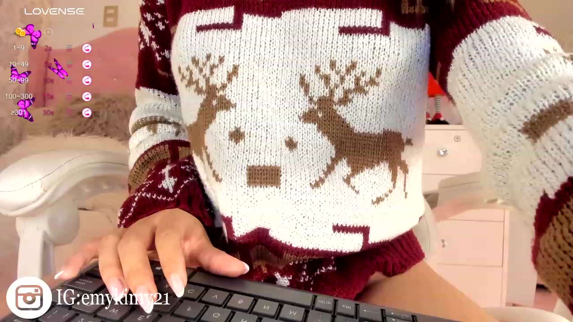 Gallery image thumbnail from Emily_kim's myfreecams stream on, 12/24/2023, 06:01 image 11 of 20