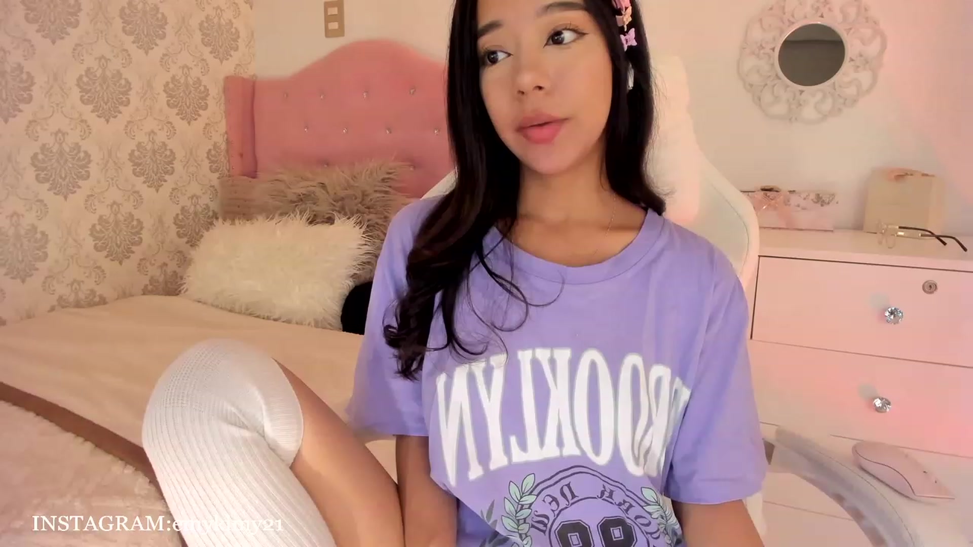 Gallery image thumbnail from Emily_kim's myfreecams stream on, 01/14/2024, 05:39 image 4 of 20