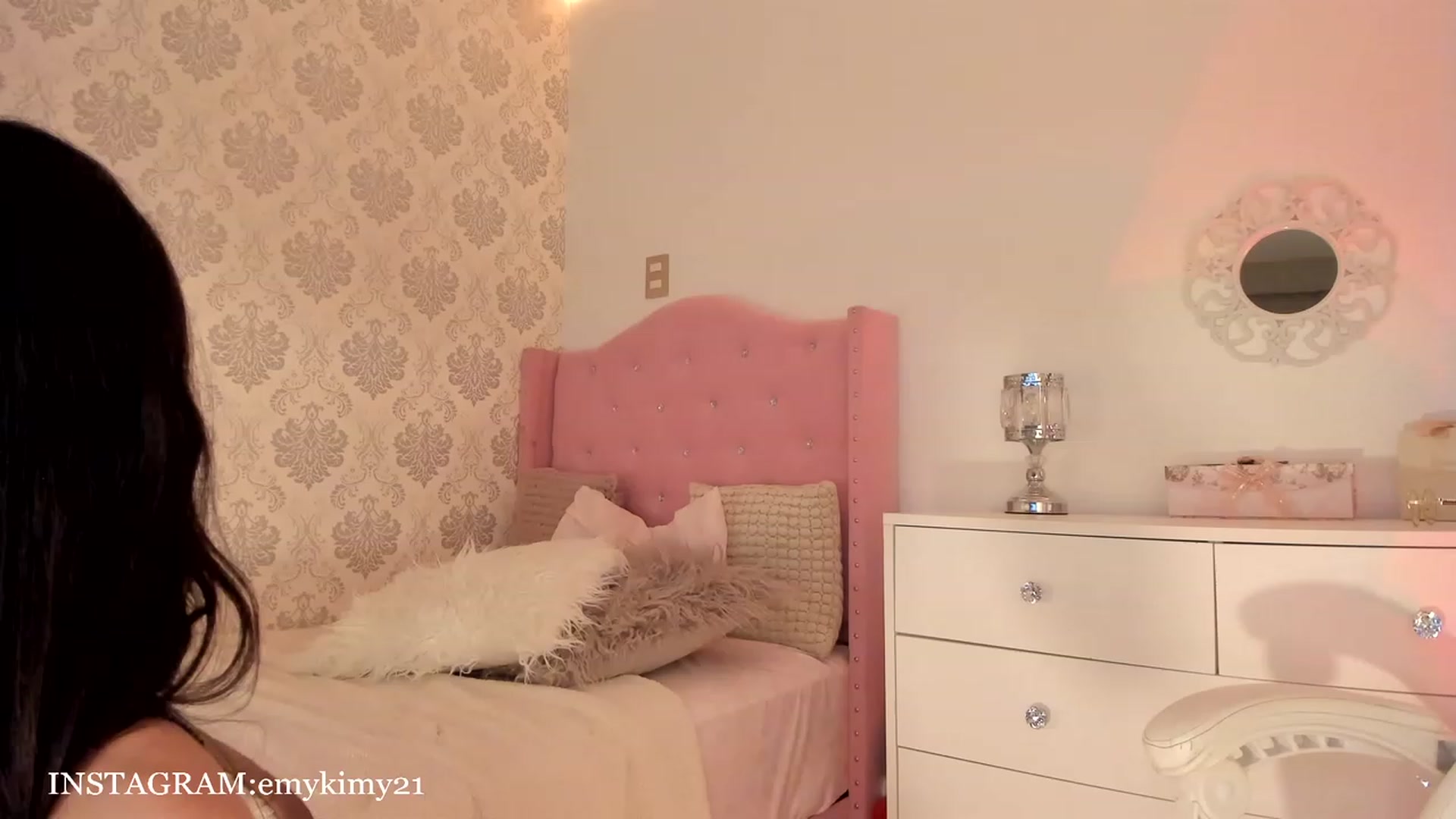 Gallery image thumbnail from Emily_kim's myfreecams stream on, 01/16/2024, 05:14 image 10 of 20