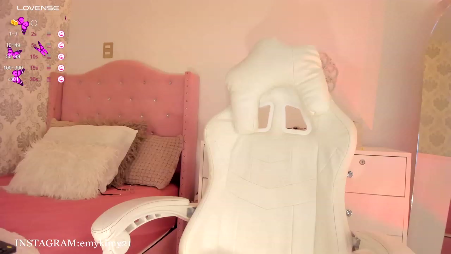 Gallery image thumbnail from Emily_kim's myfreecams stream on, 01/18/2024, 02:02 image 10 of 20