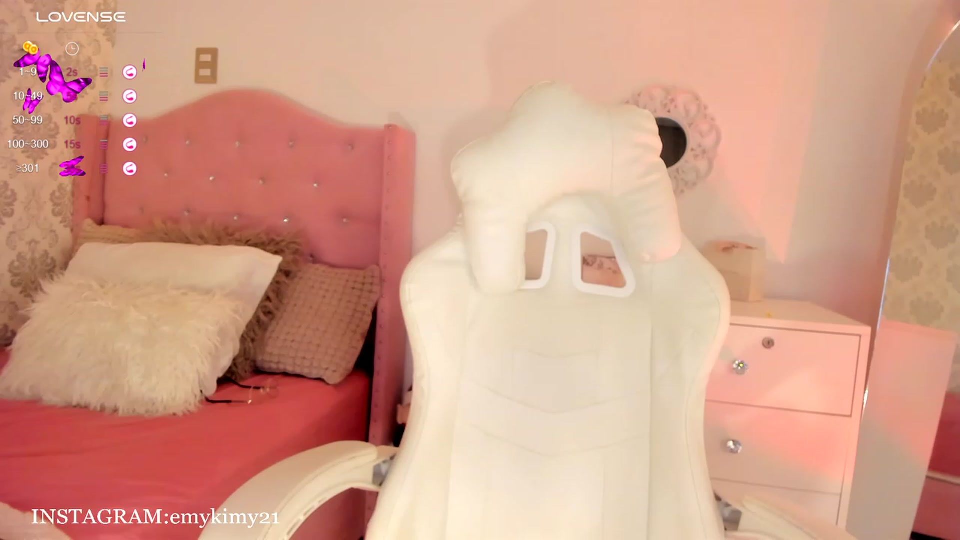 Gallery image thumbnail from Emily_kim's myfreecams stream on, 01/18/2024, 02:02 image 12 of 20