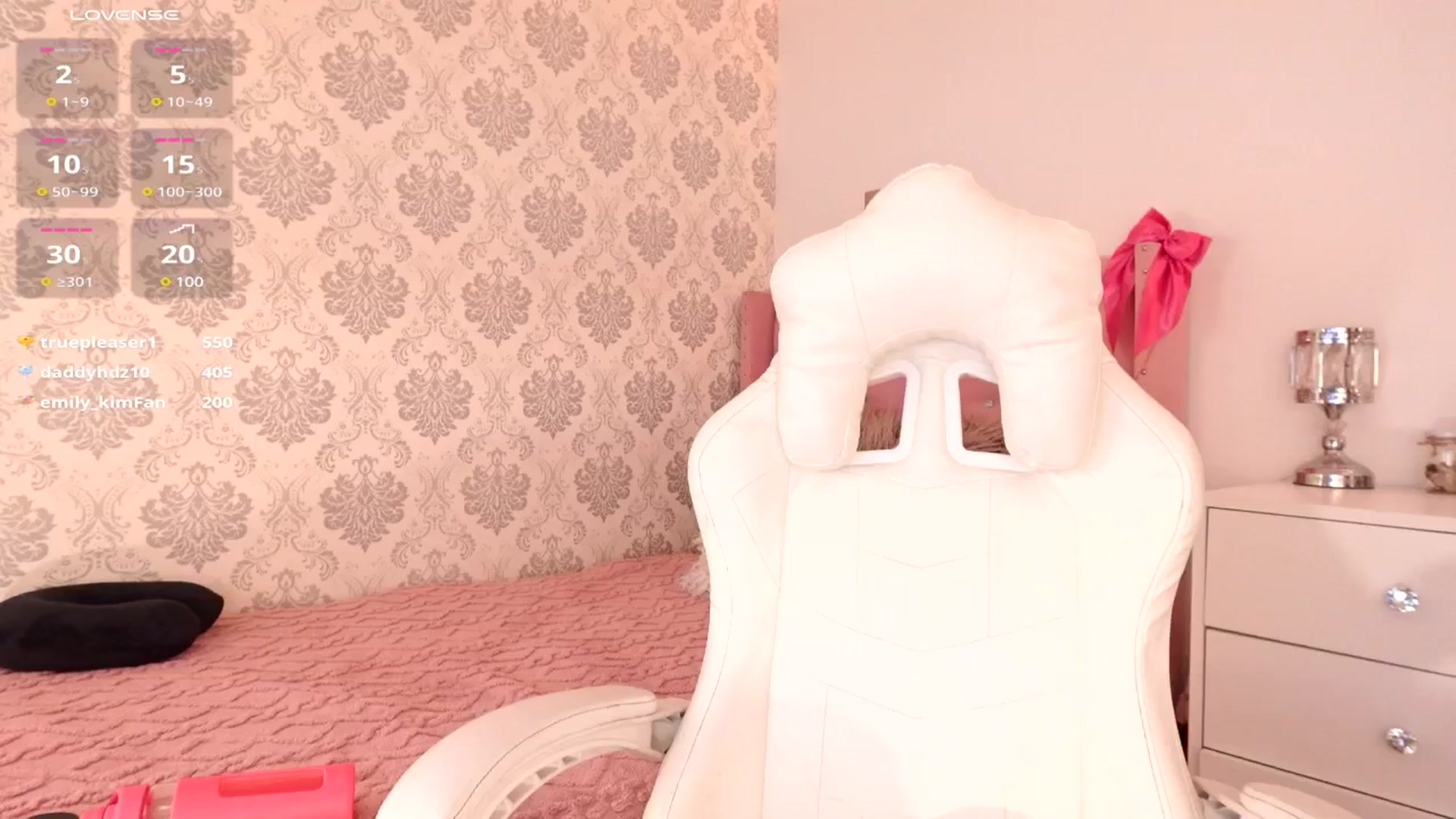 Gallery image thumbnail from Emily_kim's myfreecams stream on, 10/08/2024, 24:24 image 9 of 20