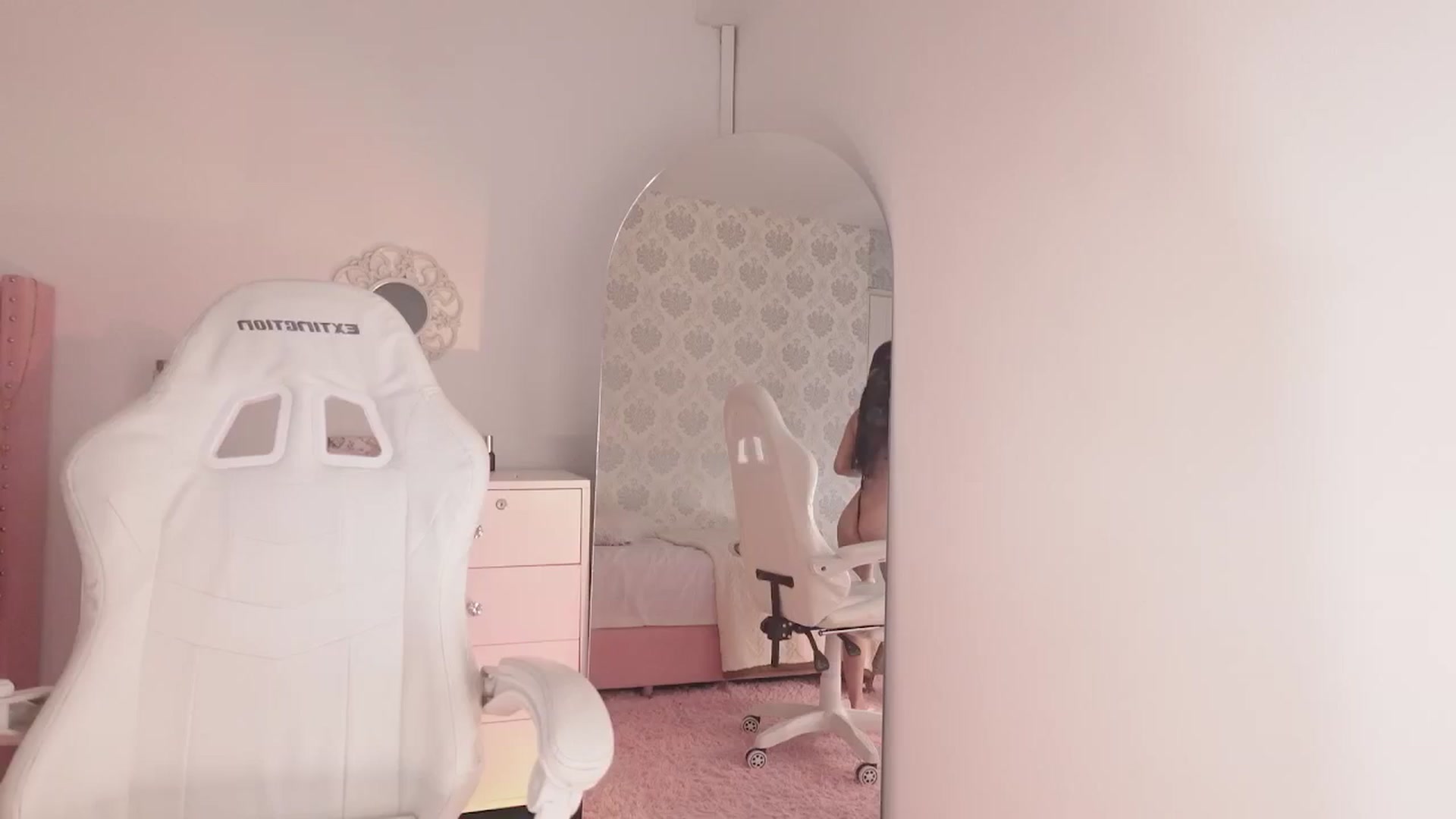Gallery image thumbnail from Emily_kim's myfreecams stream on, 08/05/2025, 02:45 image 1 of 20