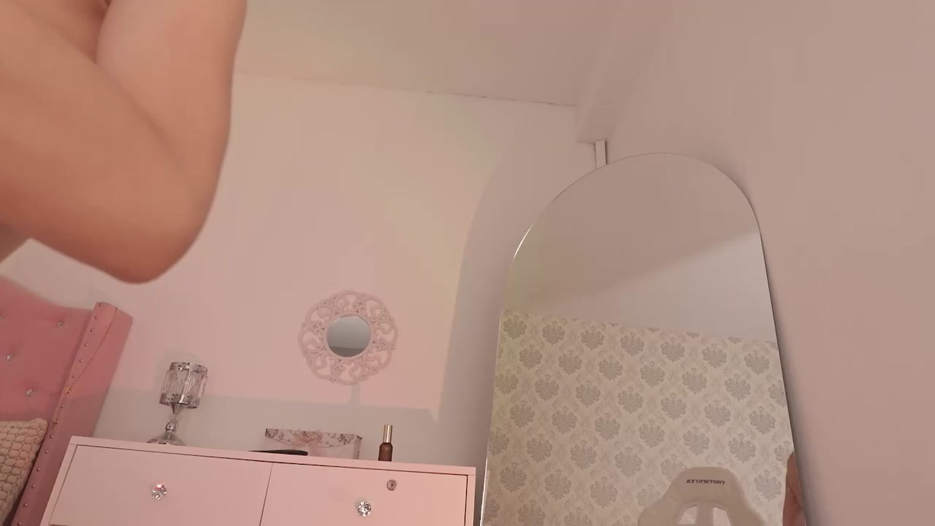 Gallery image thumbnail from Emily_kim's myfreecams stream on, 08/12/2025, 04:01 image 13 of 20
