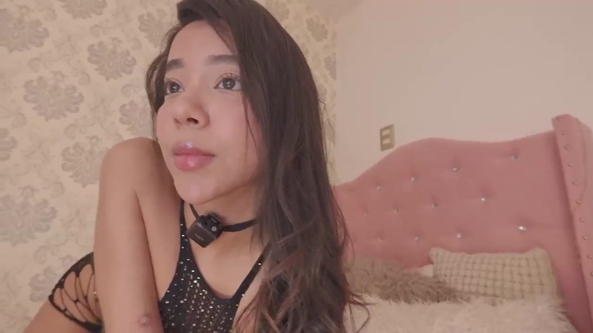 Gallery image thumbnail from Emily_kim's myfreecams stream on, 08/15/2025, 03:37 image 17 of 20