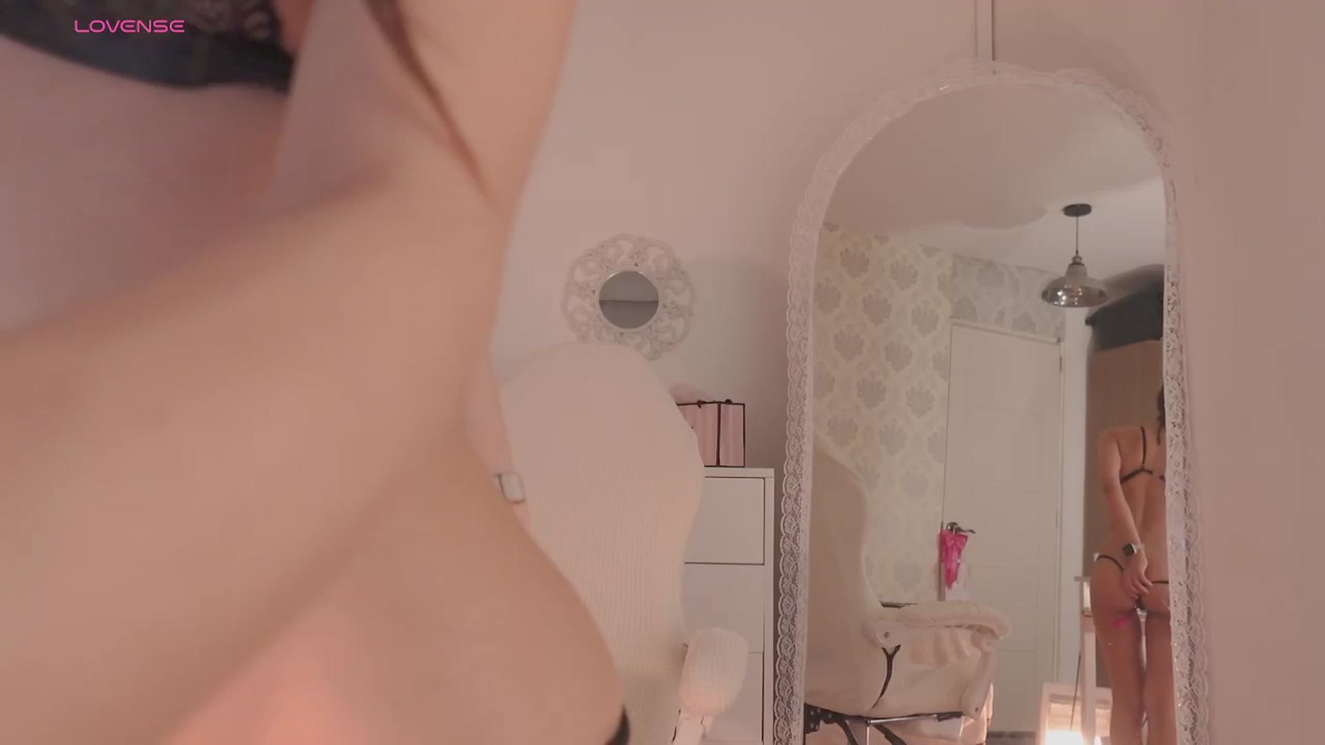 Gallery image thumbnail from Emily_kim's myfreecams stream on, 09/14/2025, 03:20 image 18 of 20