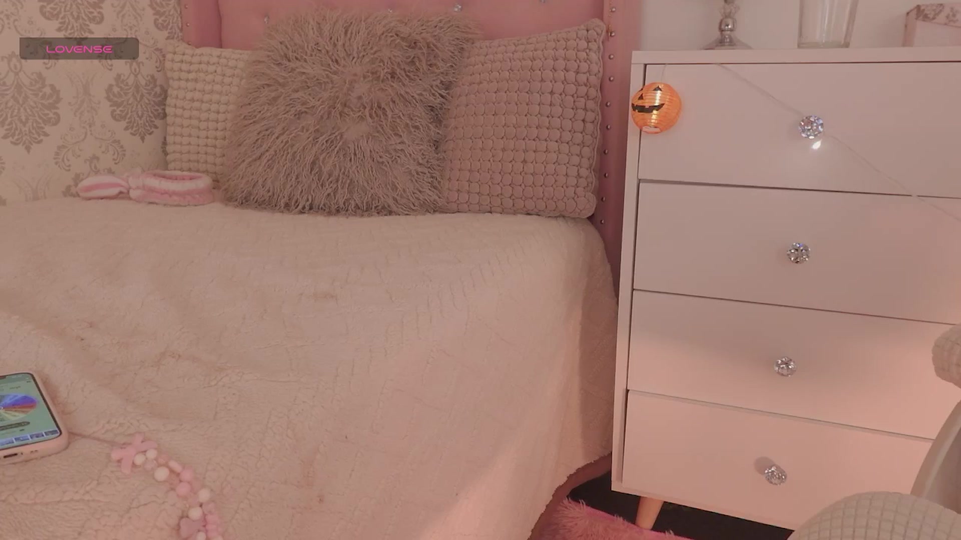 Gallery image thumbnail from Emily_kim's myfreecams stream on, 10/28/2025, 03:42 image 20 of 20