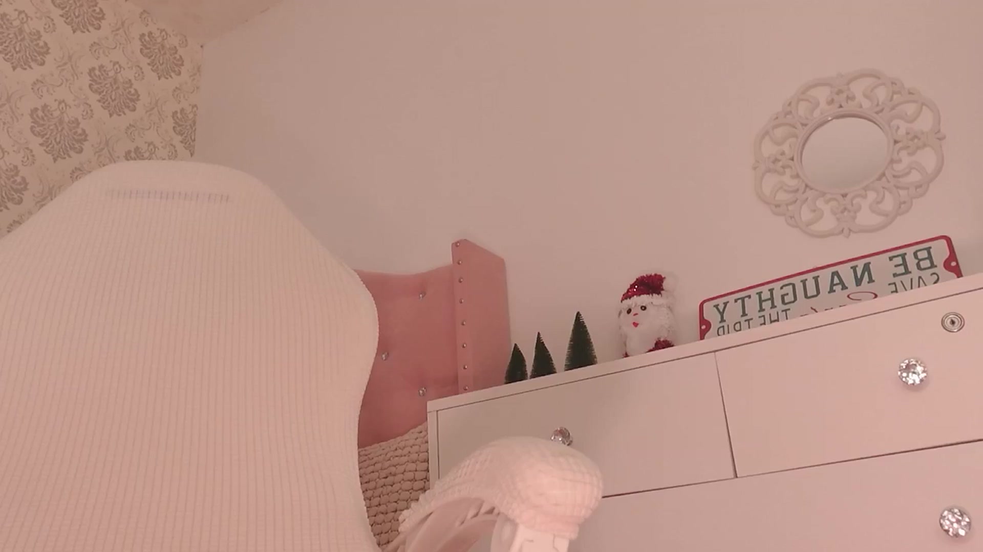 Gallery image thumbnail from Emily_kim's myfreecams stream on, 12/24/2025, 05:50 image 1 of 20