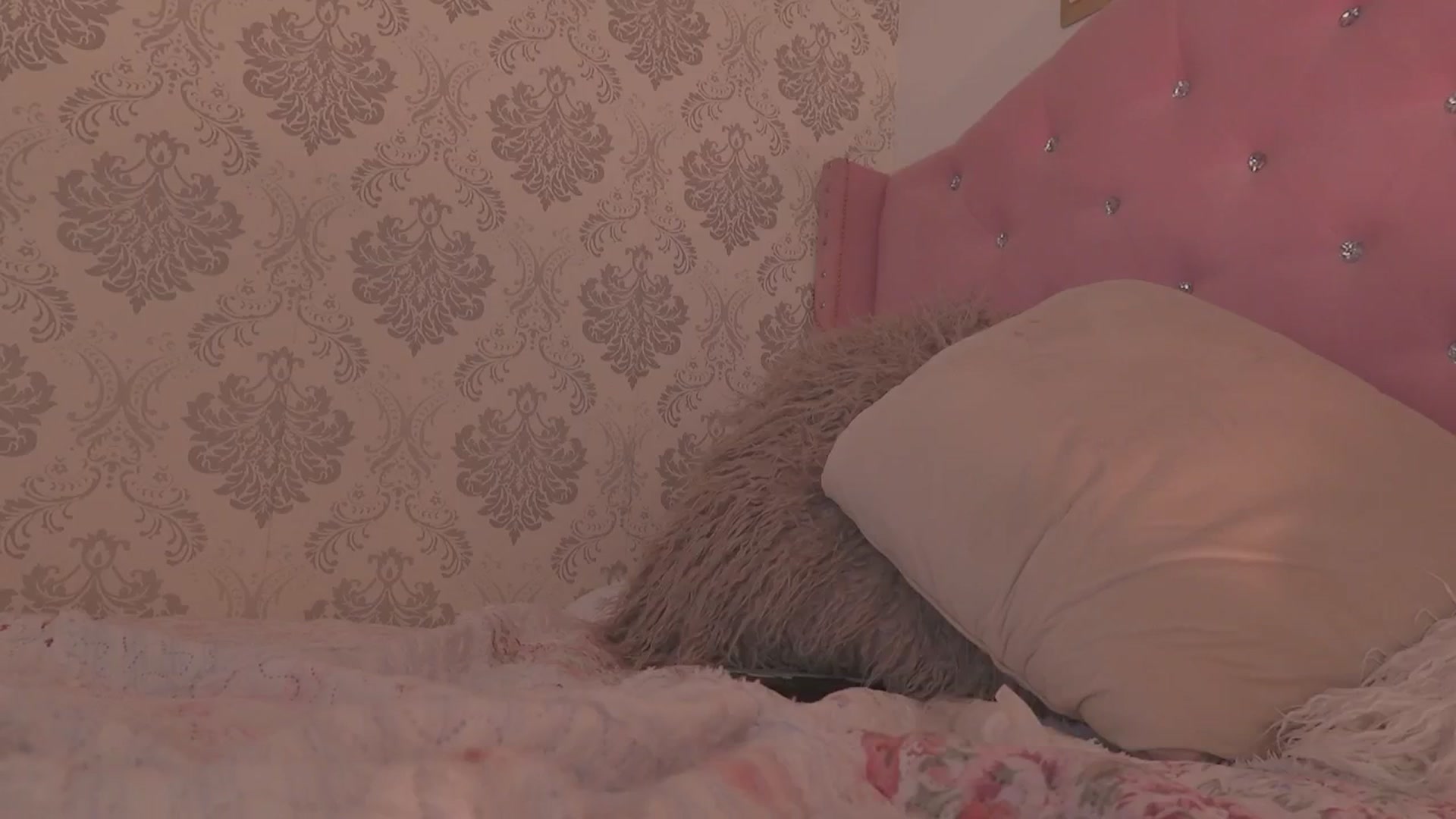 Gallery image thumbnail from Emily_kim's myfreecams stream on, 02/11/2026, 05:25 image 6 of 20