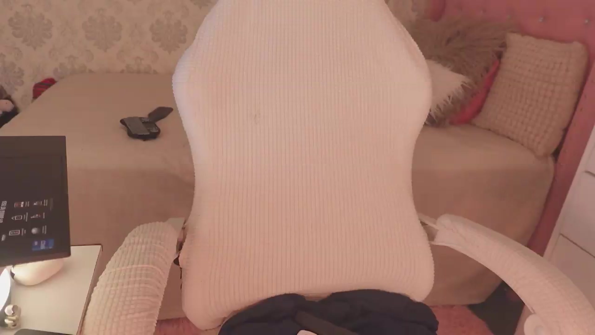 Gallery image thumbnail from Emily_kim's myfreecams stream on, 05/05/2026, 02:41 image 9 of 20