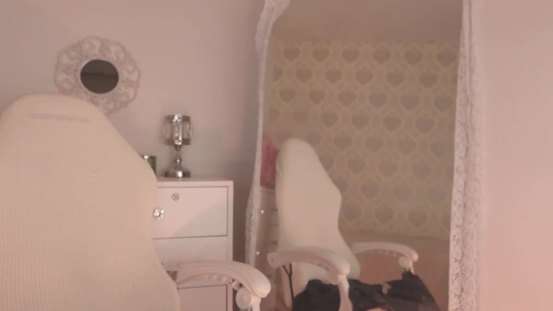 Gallery image thumbnail from Emily_kim's myfreecams stream on, 06/06/2026, 02:42 image 20 of 20