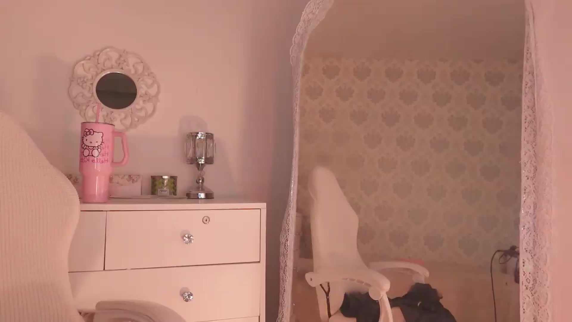 Gallery image thumbnail from Emily_kim's myfreecams stream on, 06/07/2026, 04:54 image 13 of 20