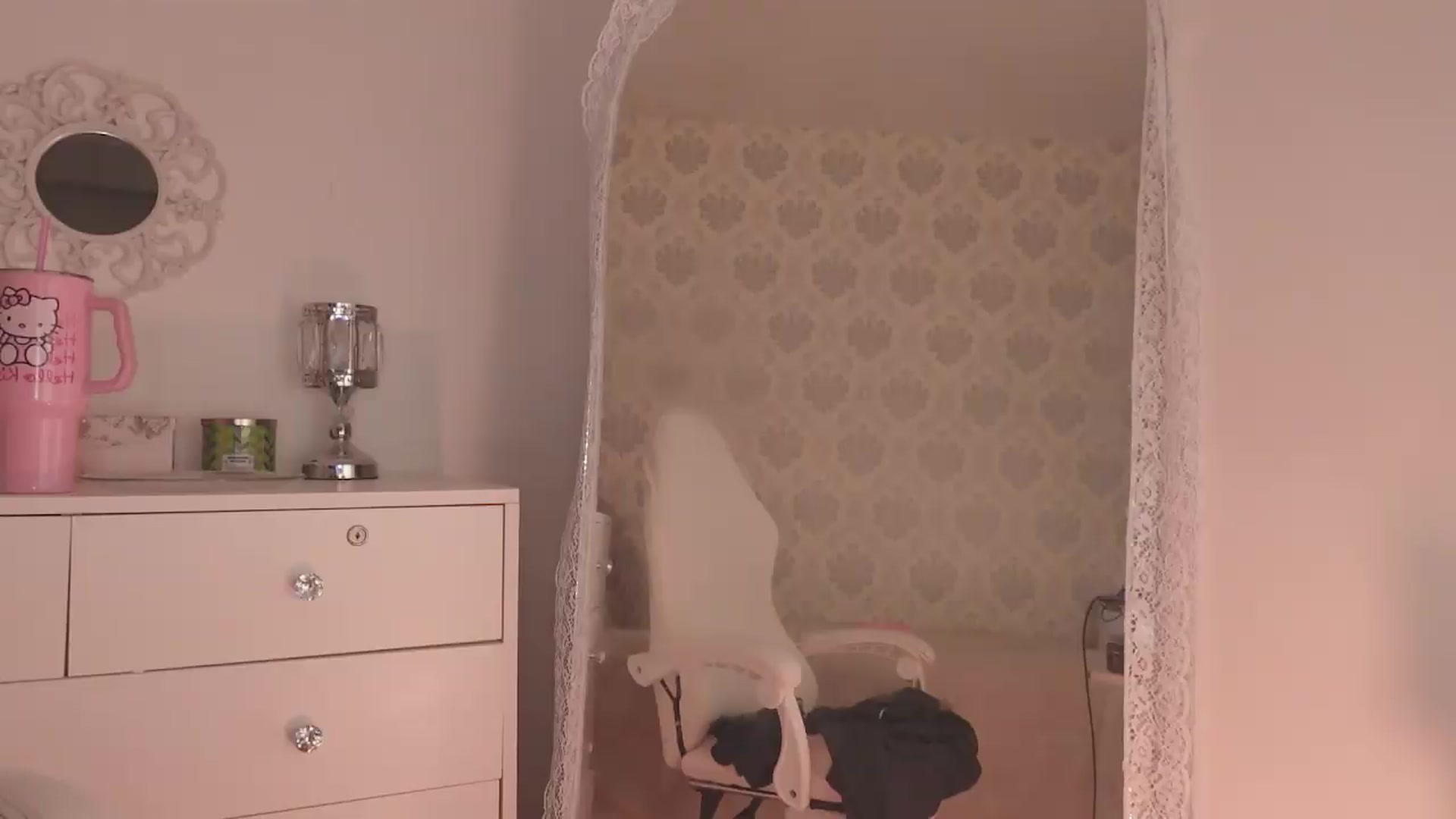 Gallery image thumbnail from Emily_kim's myfreecams stream on, 06/07/2026, 04:54 image 6 of 20