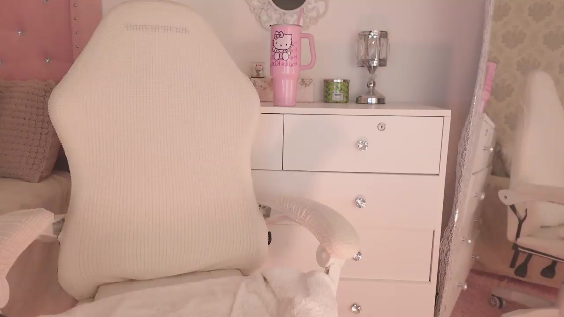 Gallery image thumbnail from Emily_kim's myfreecams stream on, 07/03/2026, 04:51 image 18 of 20