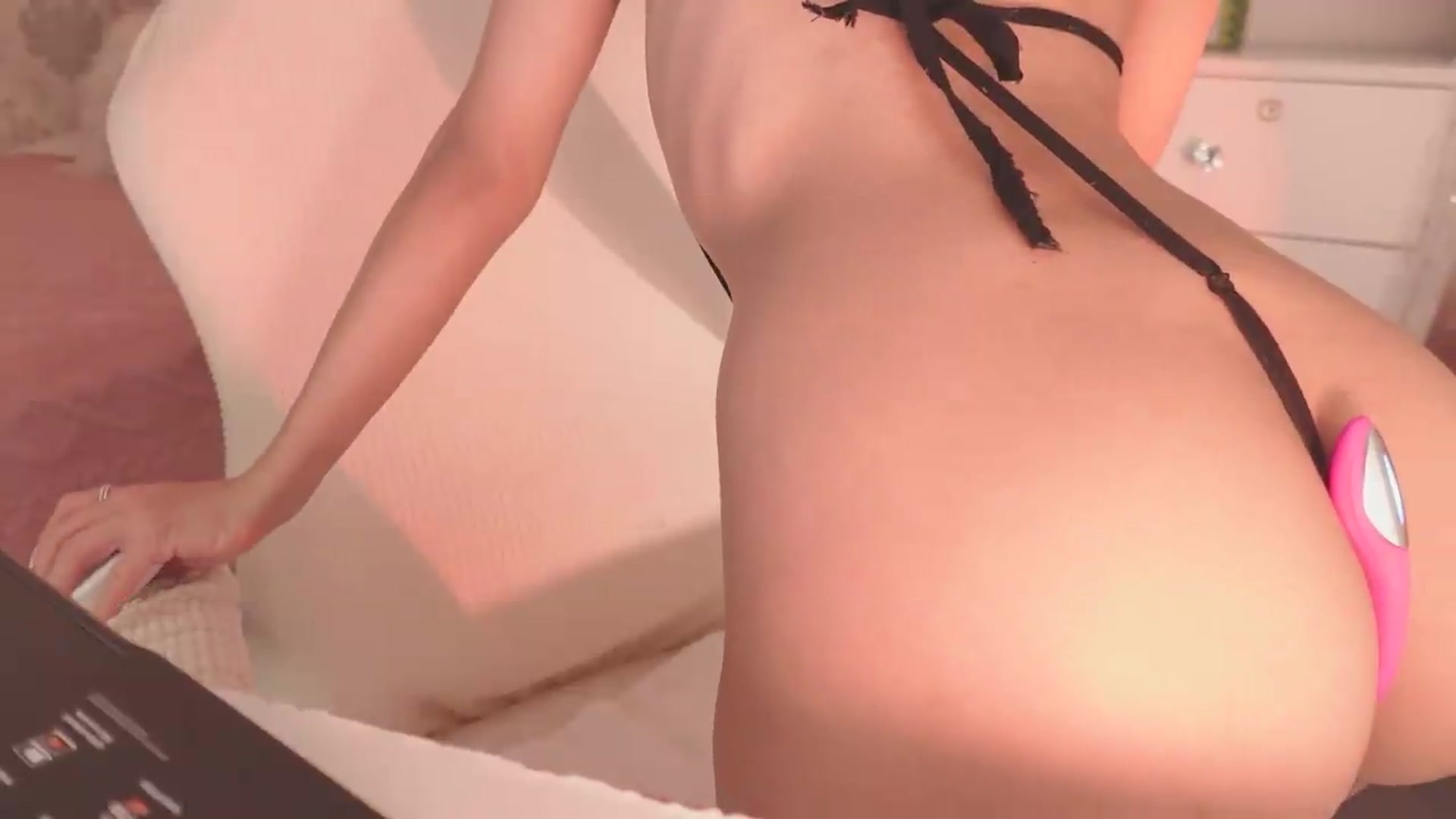 Gallery image thumbnail from Emily_kim's myfreecams stream on, 07/29/2026, 05:12 image 9 of 20