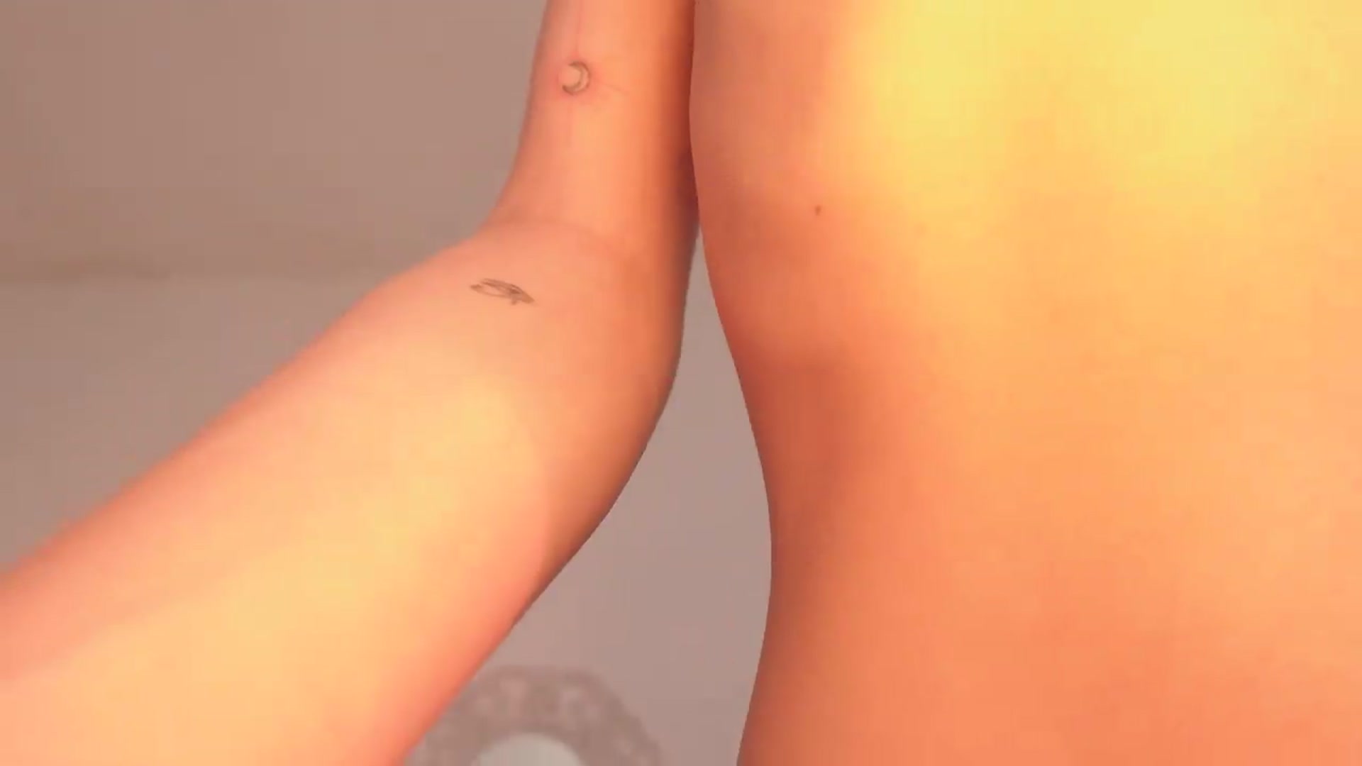 Gallery image thumbnail from Emily_kim's myfreecams stream on, 08/06/2026, 04:07 image 2 of 20