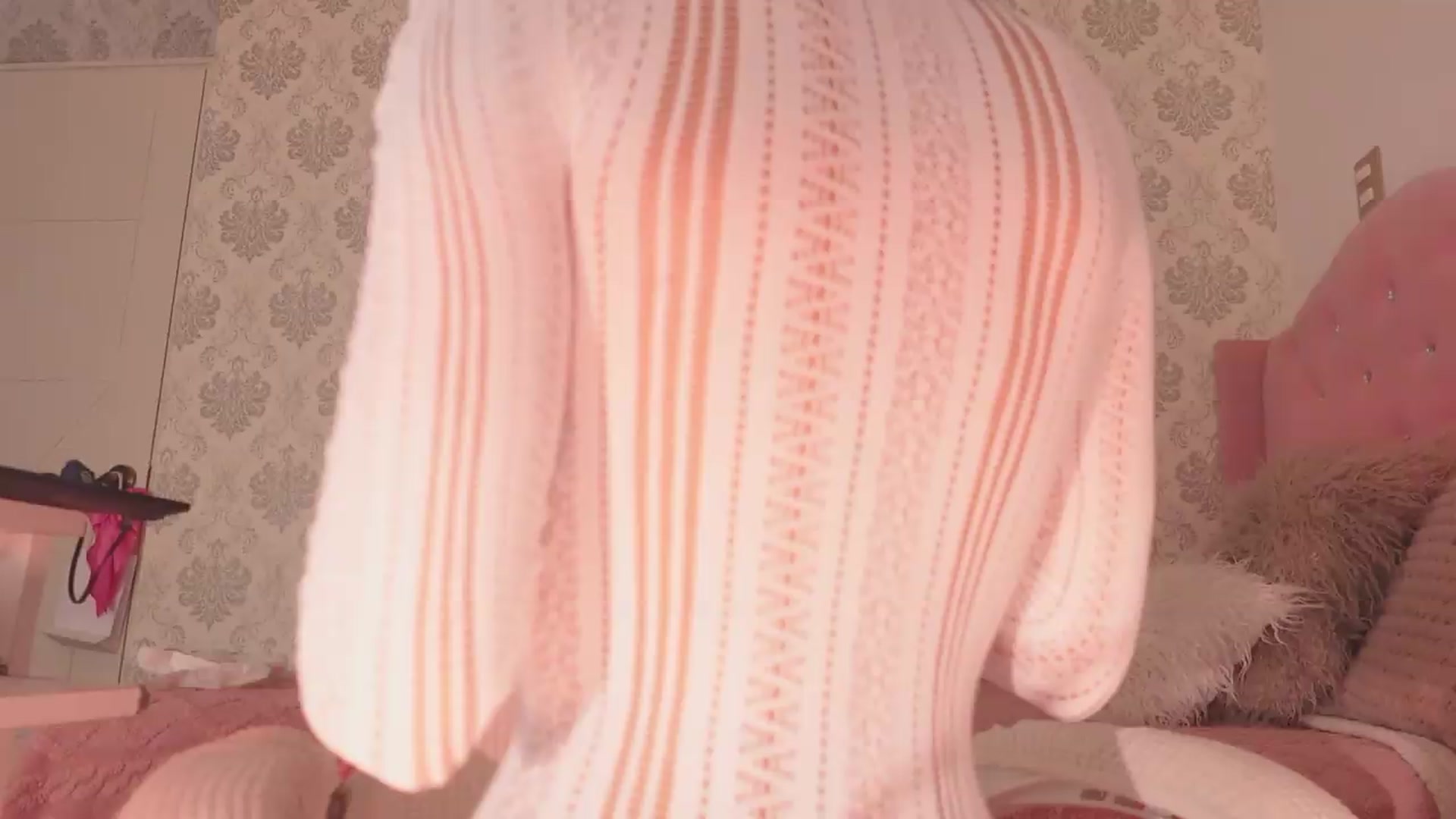 Gallery image thumbnail from Emily_kim's myfreecams stream on, 08/10/2026, 04:54 image 19 of 20