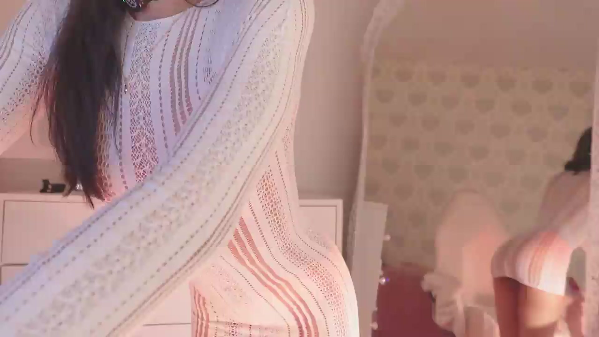 Gallery image thumbnail from Emily_kim's myfreecams stream on, 08/10/2026, 04:54 image 3 of 20